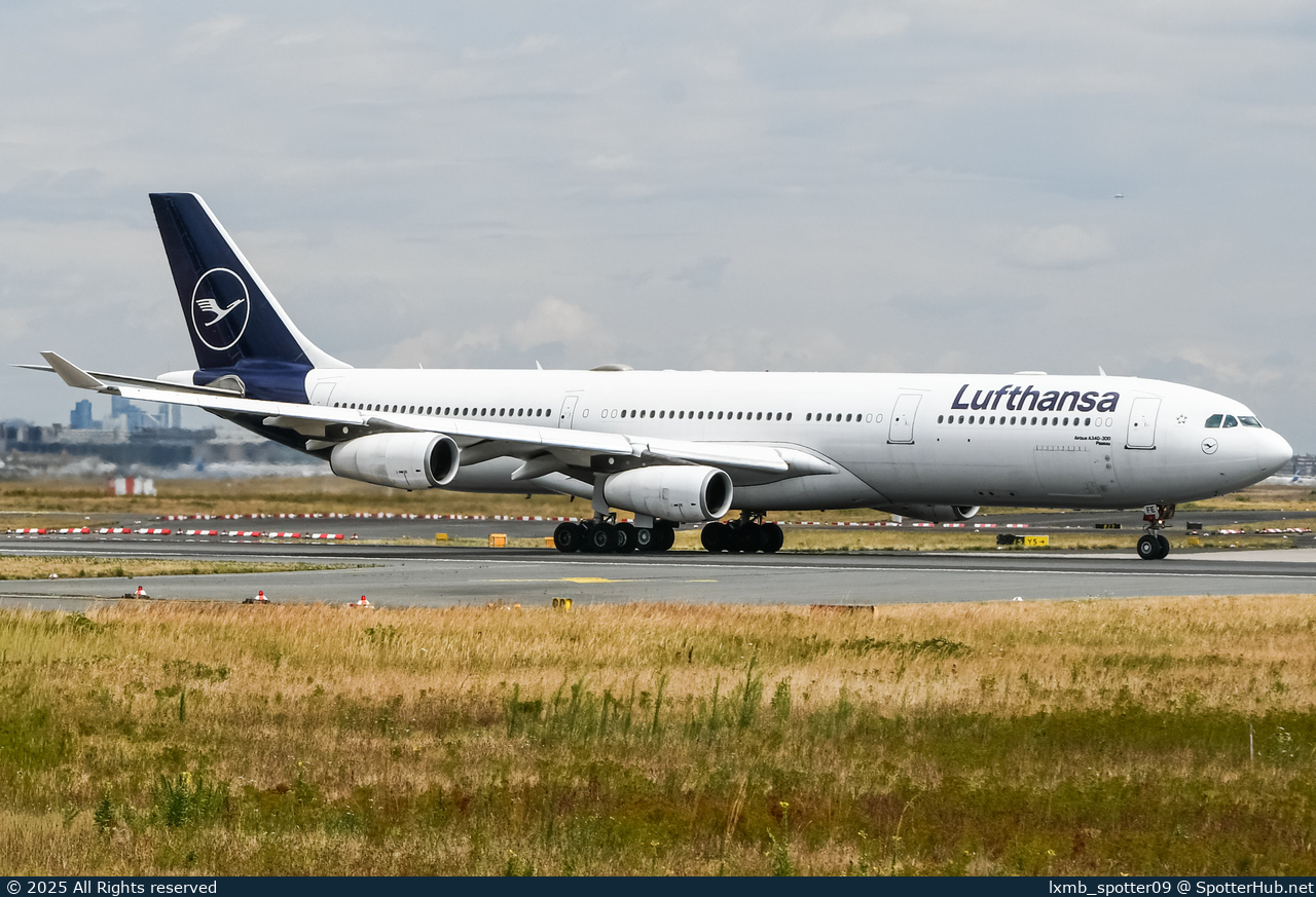 Photo of D-AIFE - Airbus A340-313 operated by Lufthansa