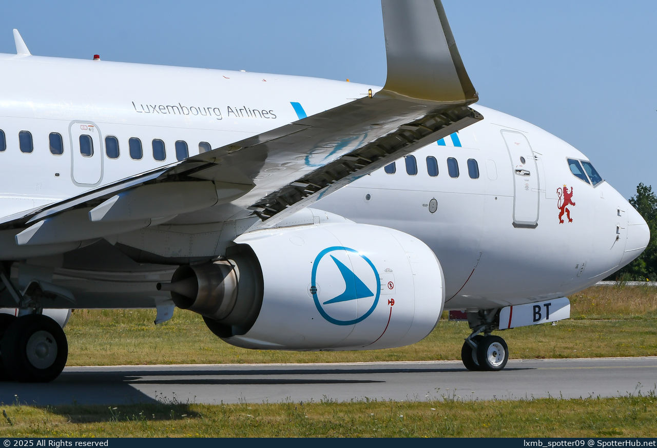 Photo of LX-LBT - Boeing 737-7K2 operated by Luxair