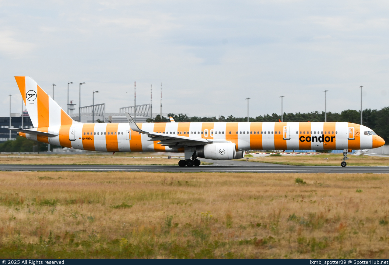 Photo of D-ABOJ - Boeing 757-330 operated by Condor
