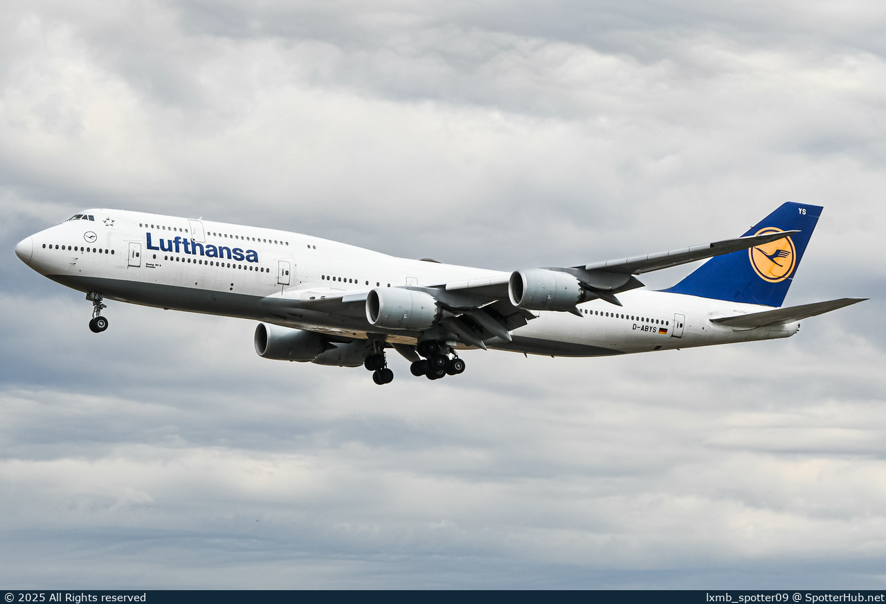 Photo of D-ABYS - Boeing 747-830 operated by Lufthansa