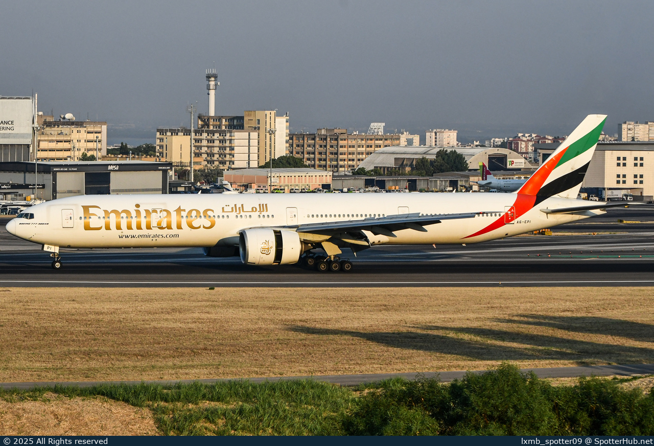 Photo of A6-EPI - Boeing 777-31H(ER) operated by Emirates