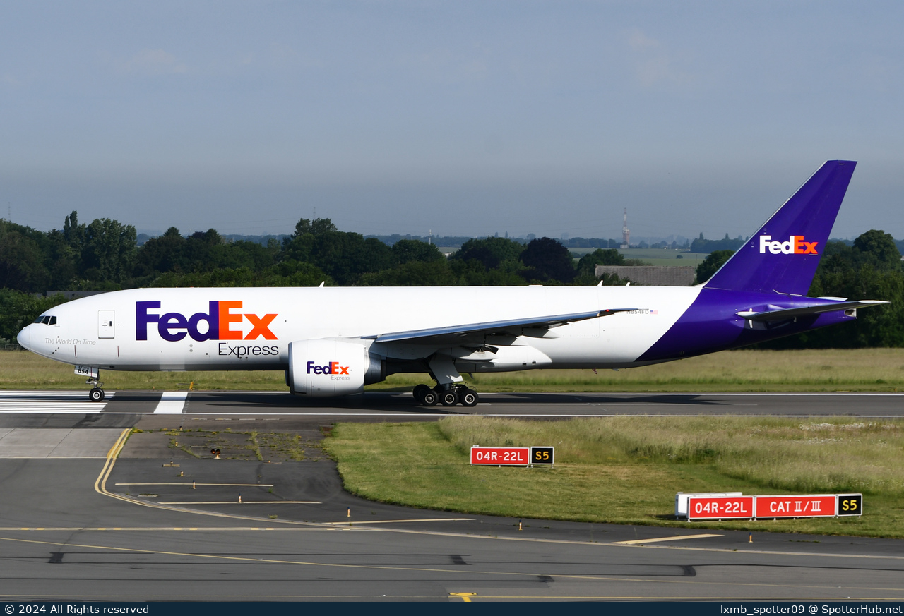 Photo of N854FD - Boeing 777-FS2 operated by FedEx