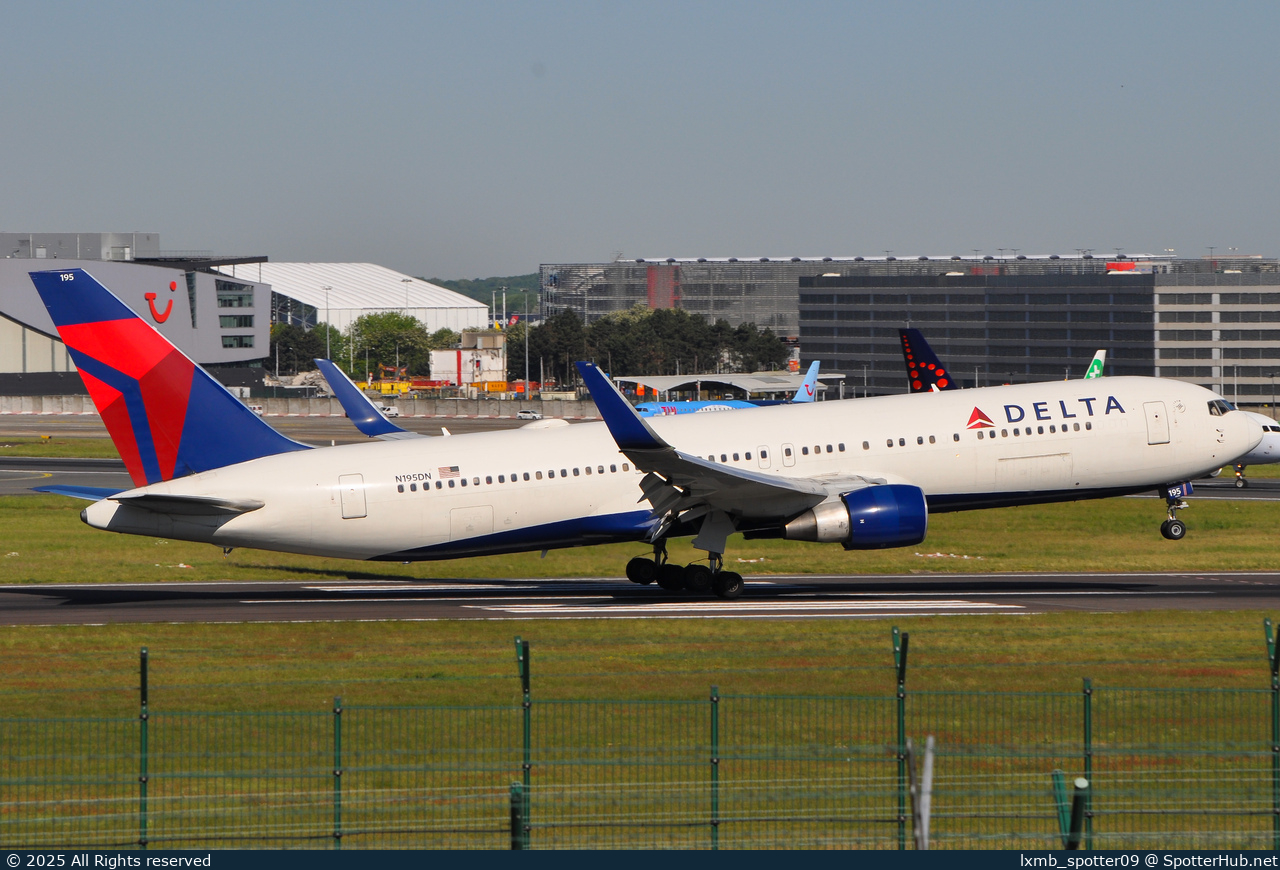 Photo of N195DN - Boeing 767-332(ER) operated by Delta Air Lines