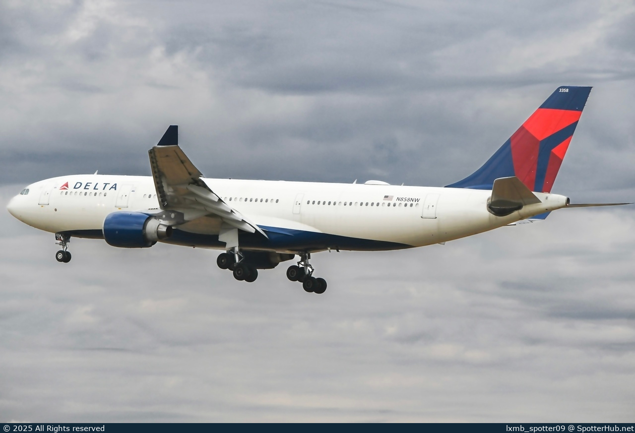 Photo of N858NW - Airbus A330-223 operated by Delta Air Lines