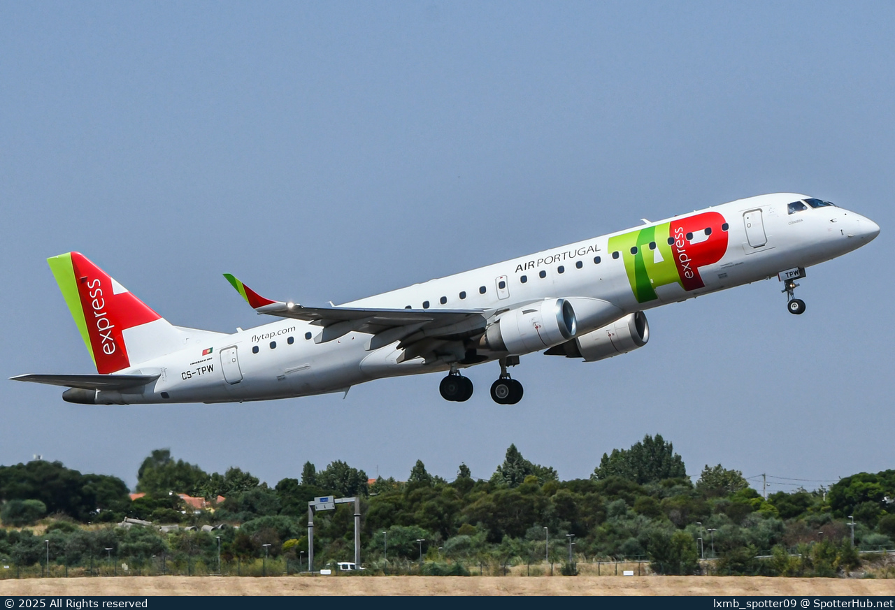 Photo of CS-TPW - Embraer ERJ-190LR operated by TAP Express (opb Portugália Airlines)