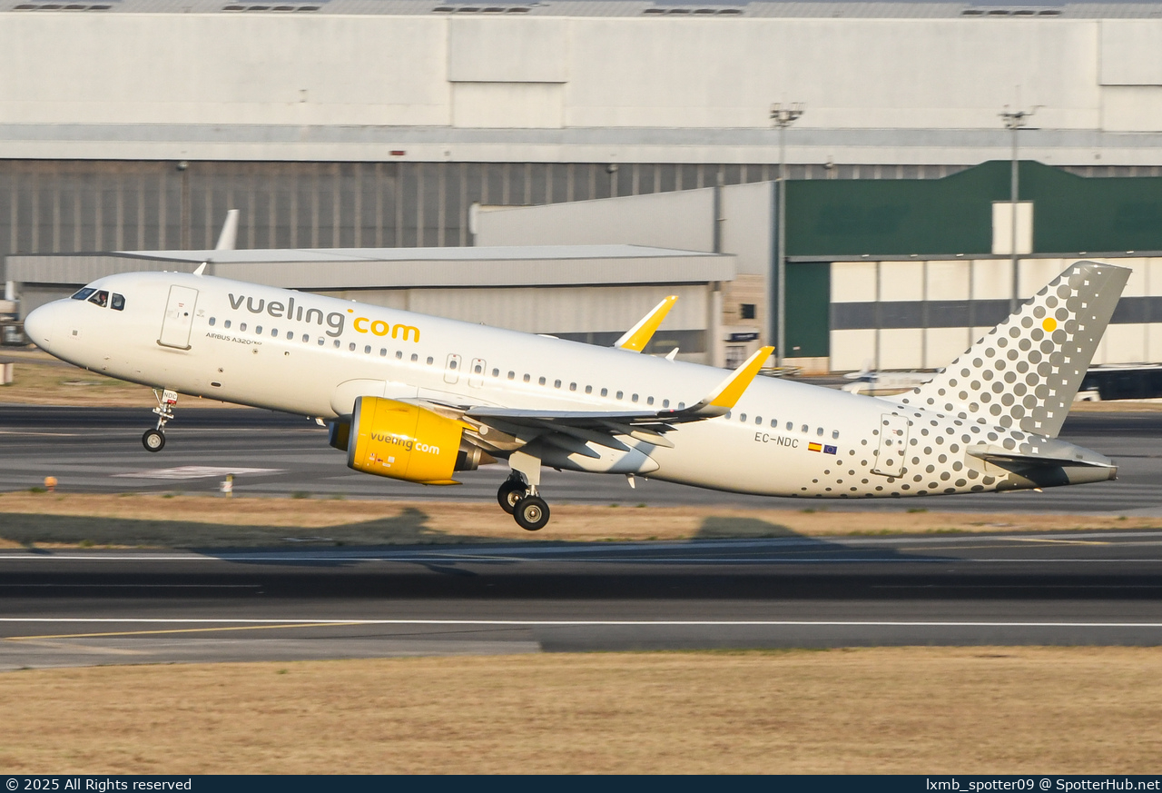 Photo of EC-NDC - Airbus A320-271N operated by Vueling