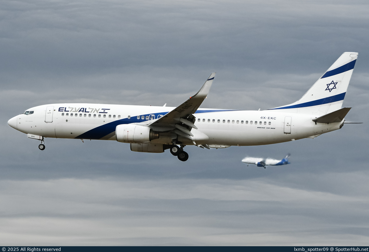 Photo of 4X-EKC - Boeing 737-858 operated by El Al Israel Airlines