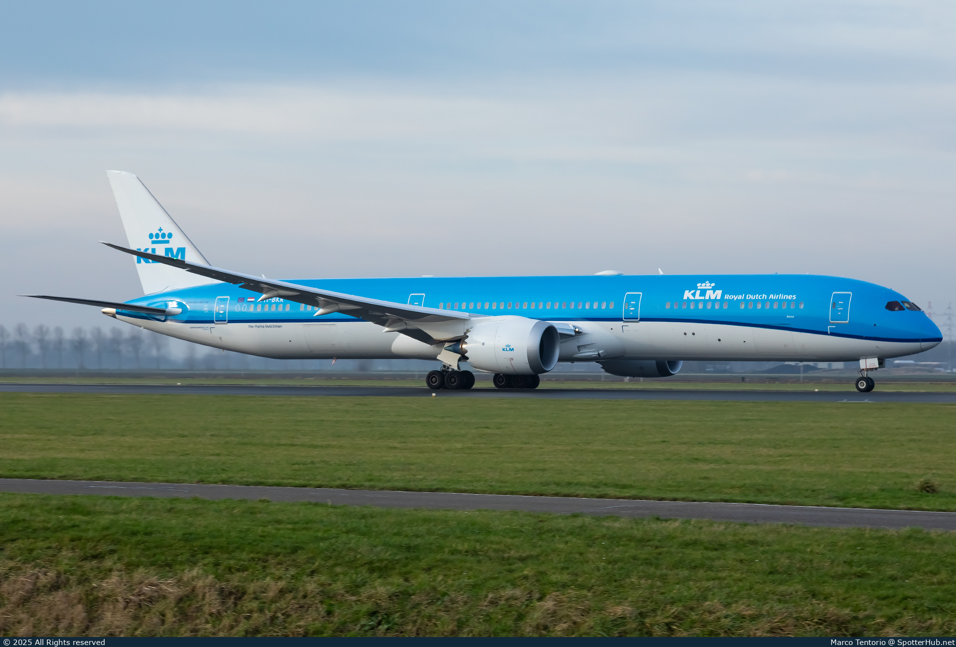 Photo of PH-BKR - Boeing 787-10 Dreamliner operated by KLM Royal Dutch Airlines