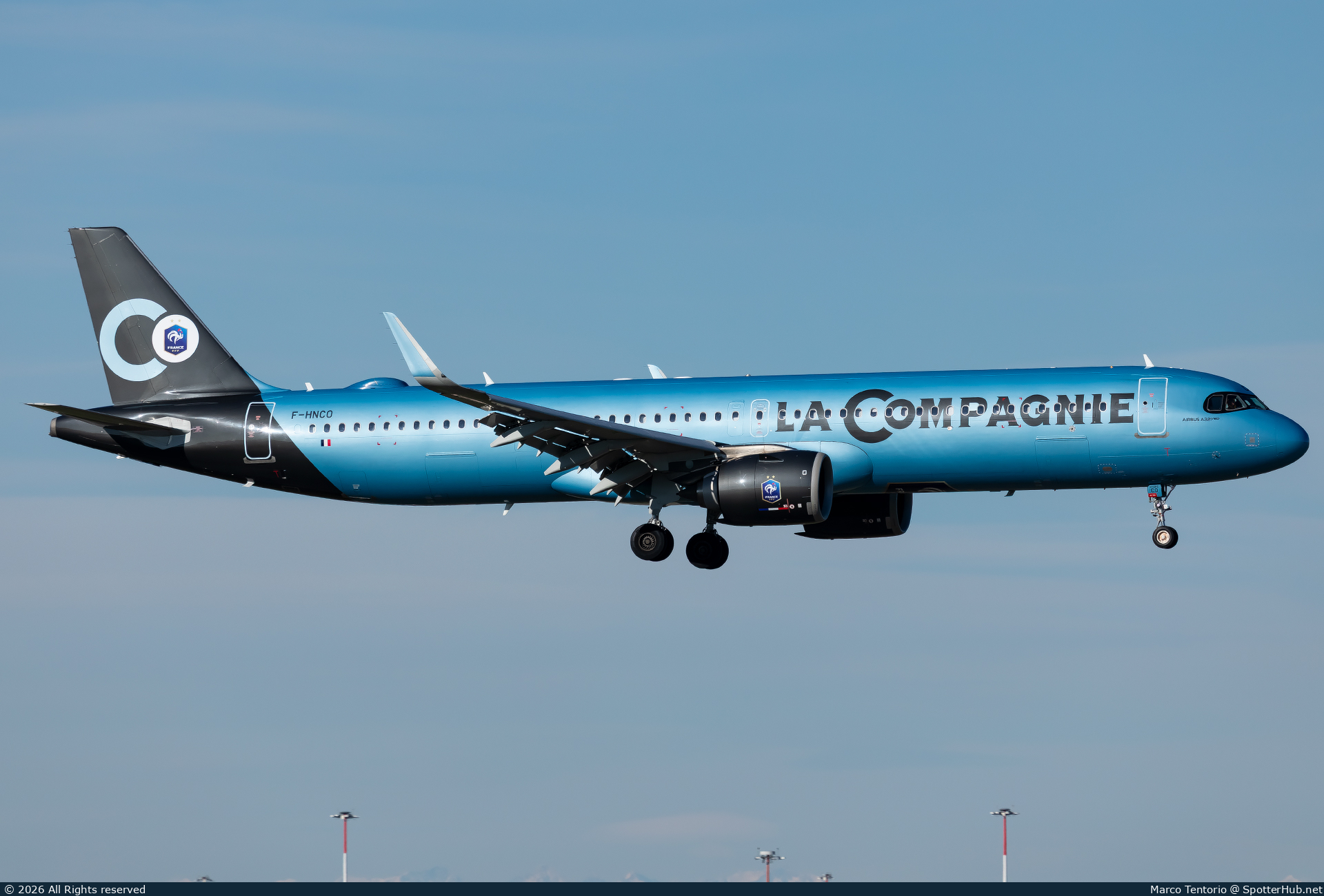 Photo of F-HNCO - Airbus A321-252NX operated by La Compagnie