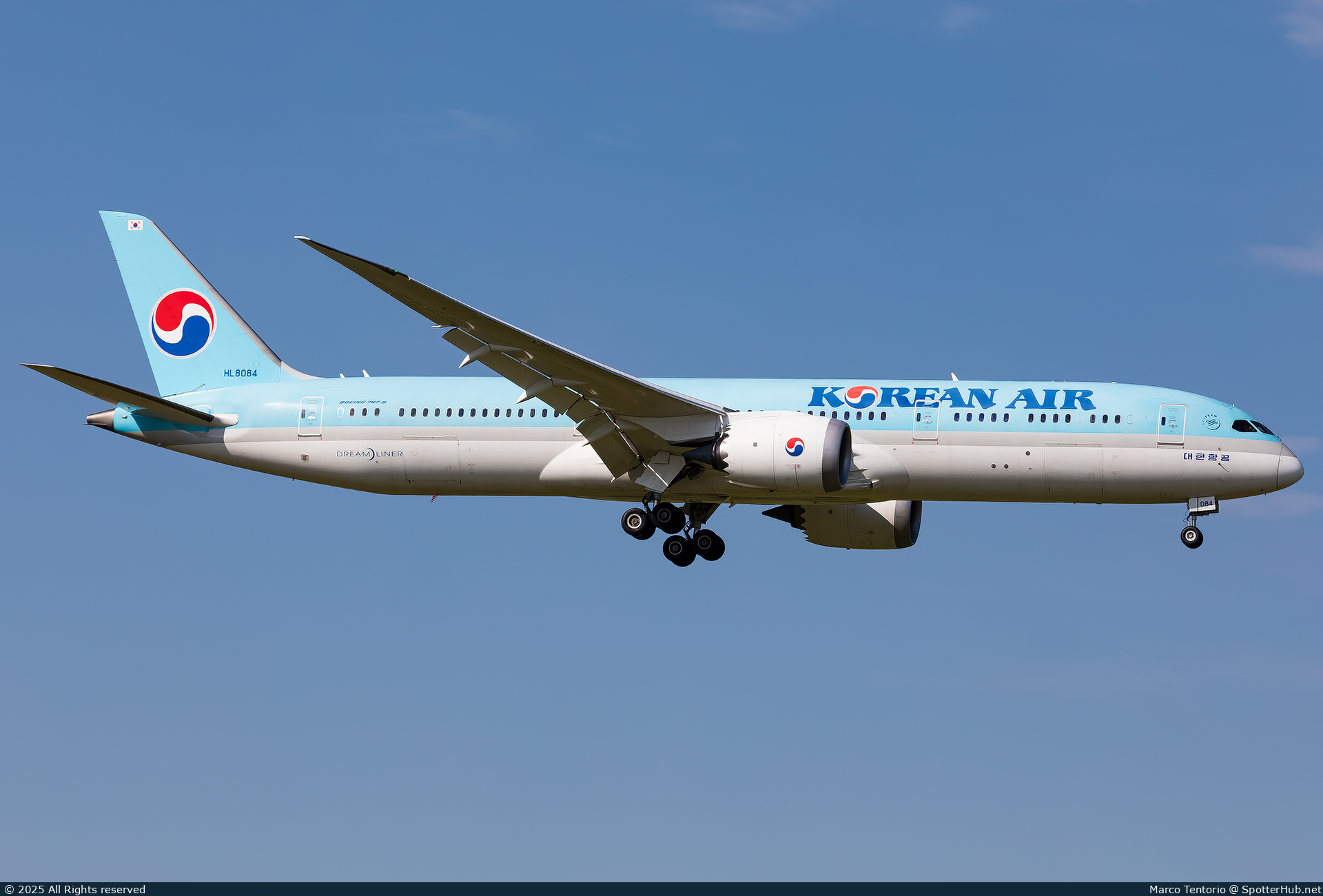 Photo of HL8084 - Boeing 787-9 Dreamliner operated by Korean Air