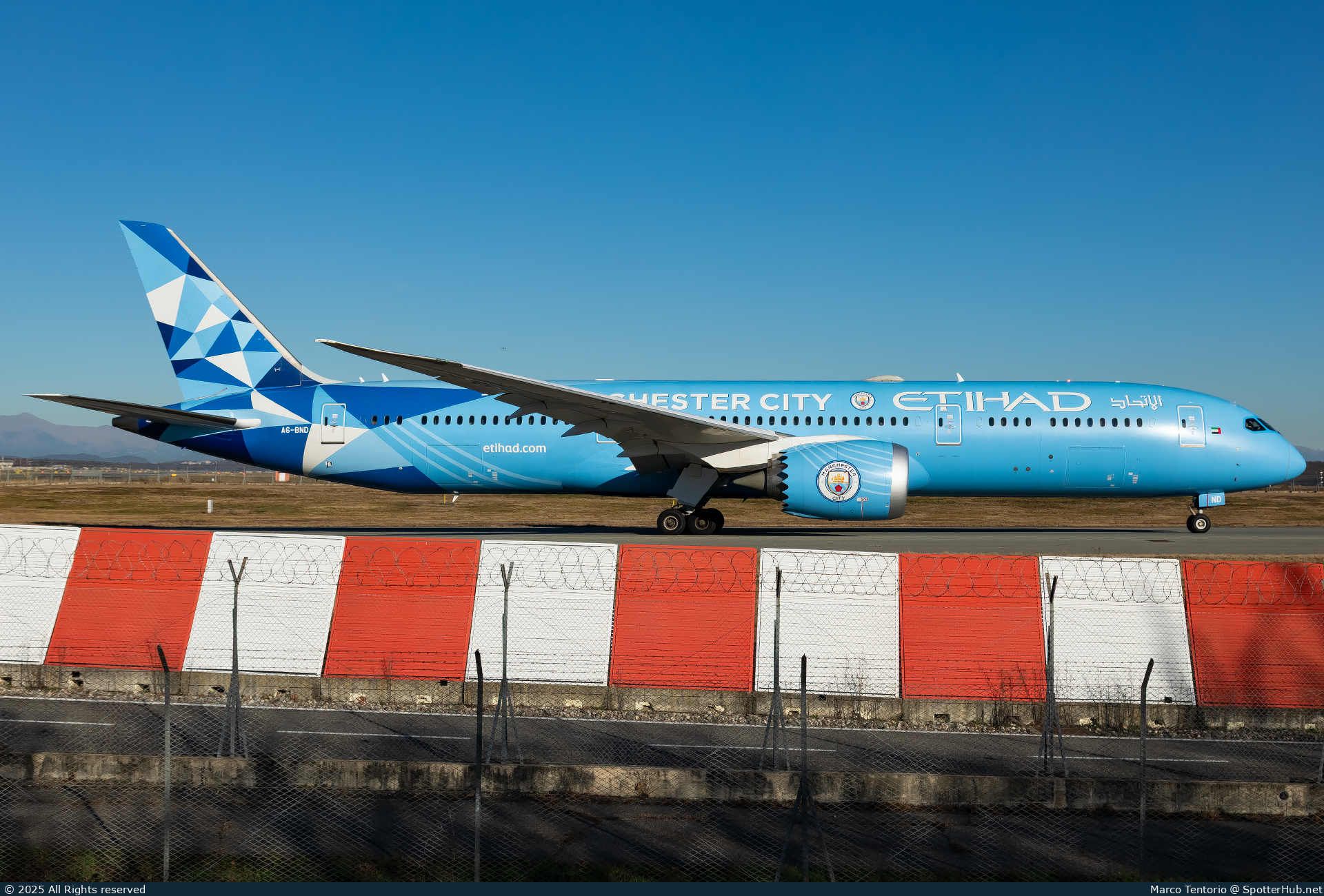 Photo of A6-BND - Boeing 787-9 Dreamliner operated by Etihad Airways