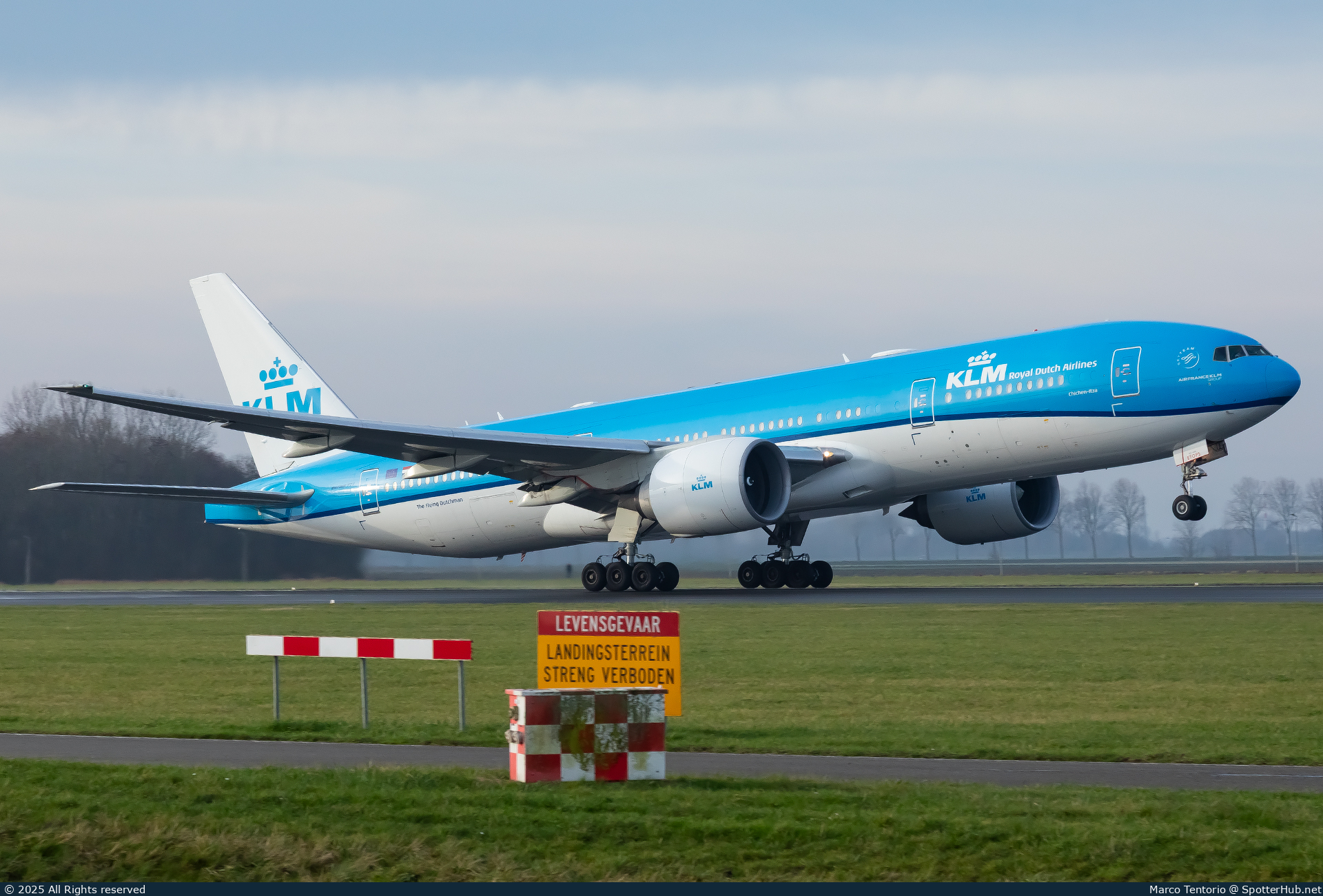 Photo of PH-BQC - Boeing 777-206(ER) operated by KLM Royal Dutch Airlines