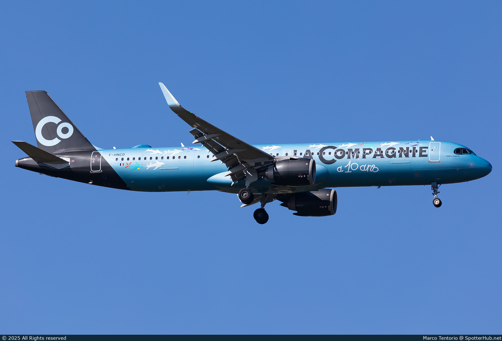 Photo of F-HNCO - Airbus A321-252NX operated by La Compagnie