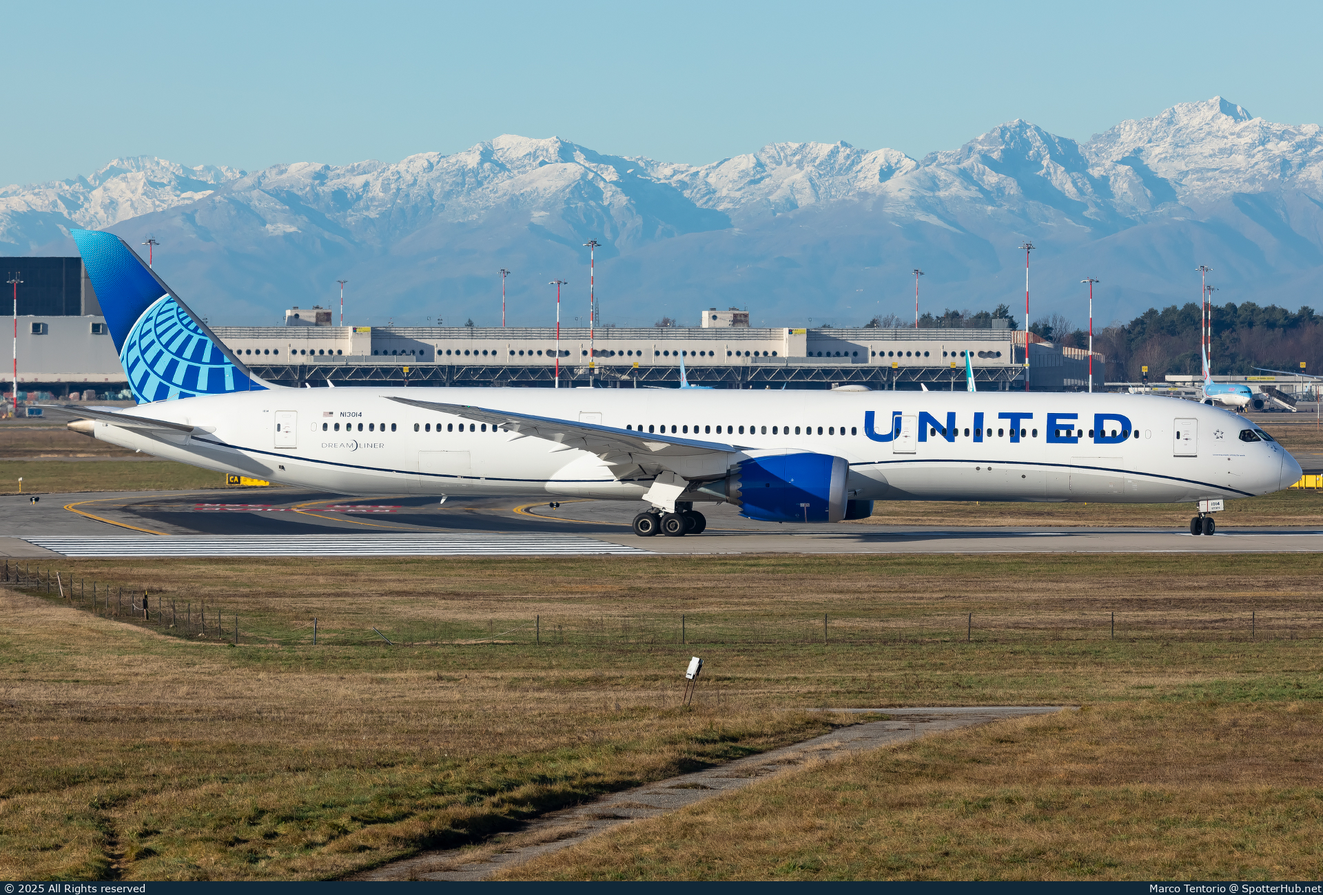 Photo of N13014 - Boeing 787-10 Dreamliner operated by United Airlines