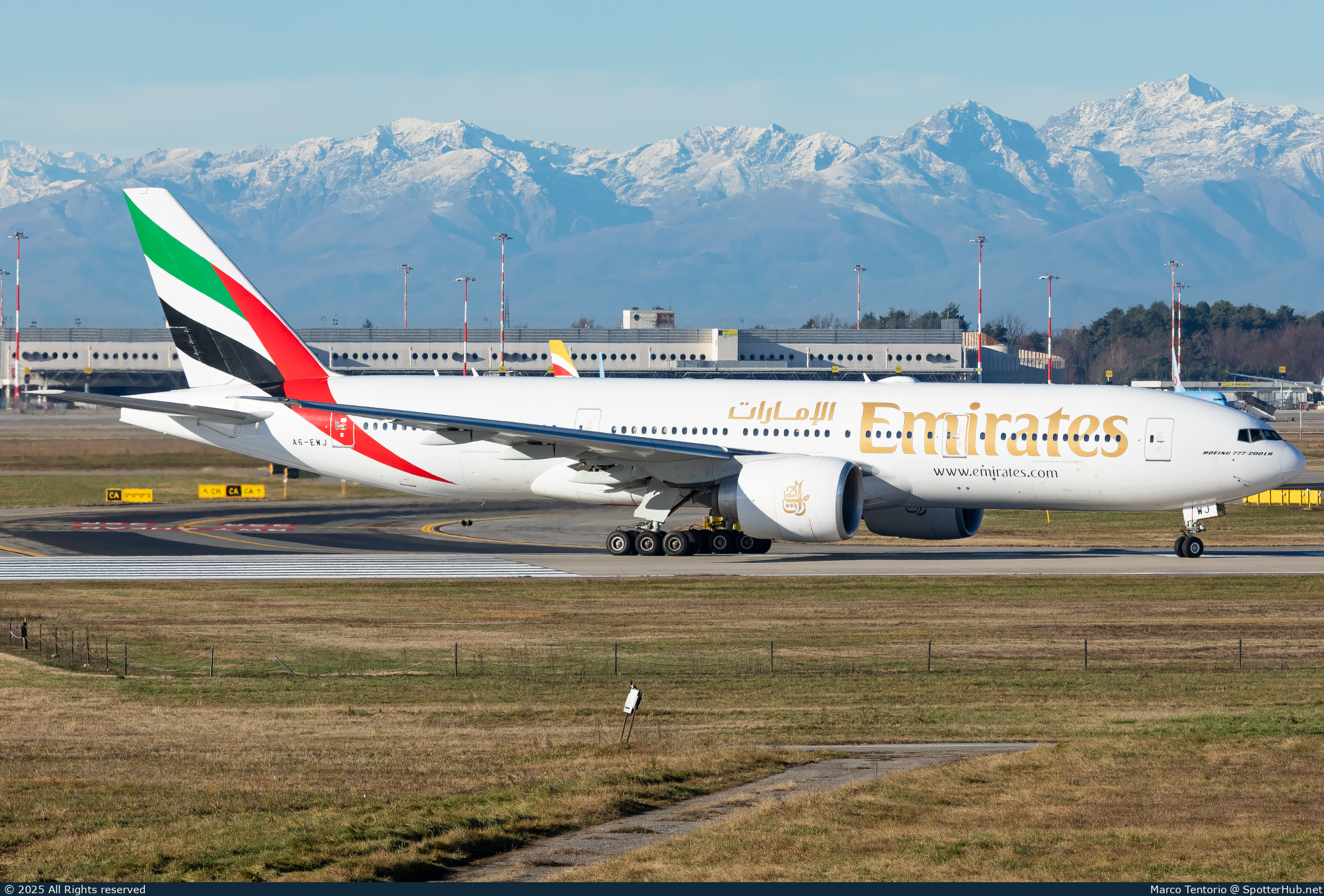 Photo of A6-EWJ - Boeing 777-21H(LR) operated by Emirates