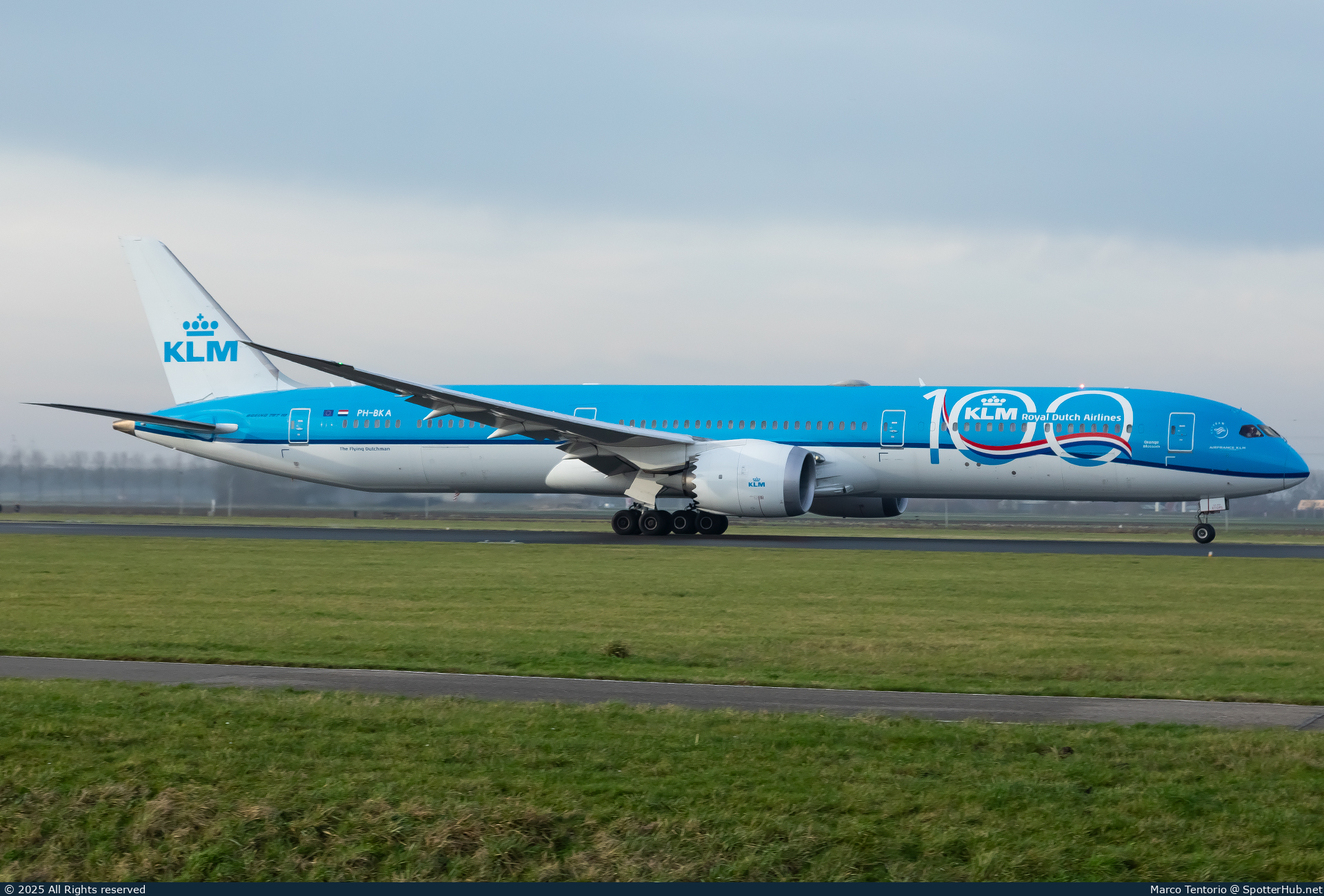 Photo of PH-BKA - Boeing 787-10 Dreamliner operated by KLM Royal Dutch Airlines