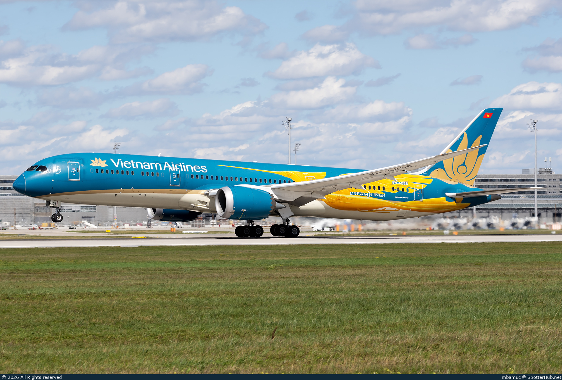 Photo of VN-A868 - Boeing 787-9 Dreamliner operated by Vietnam Airlines