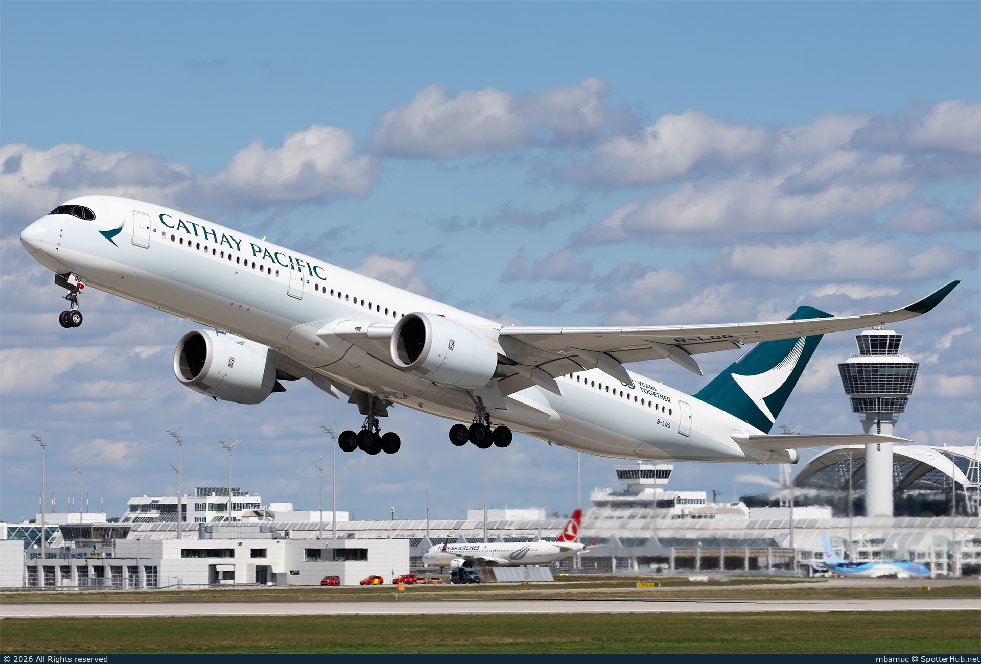 Photo of B-LQG - Airbus A350-941 operated by Cathay Pacific Airways