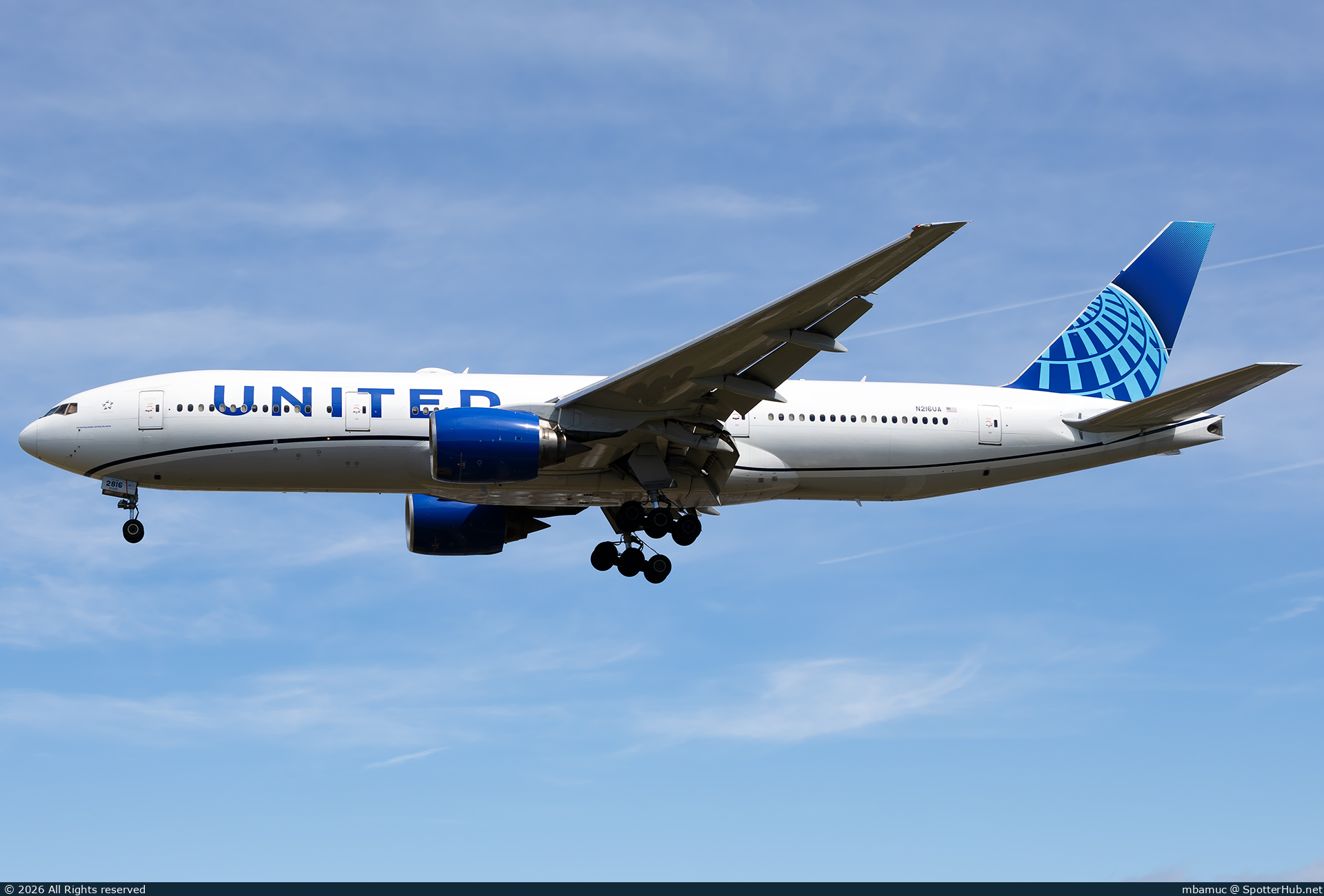 Photo of N216UA - Boeing 777-222(ER) operated by United Airlines