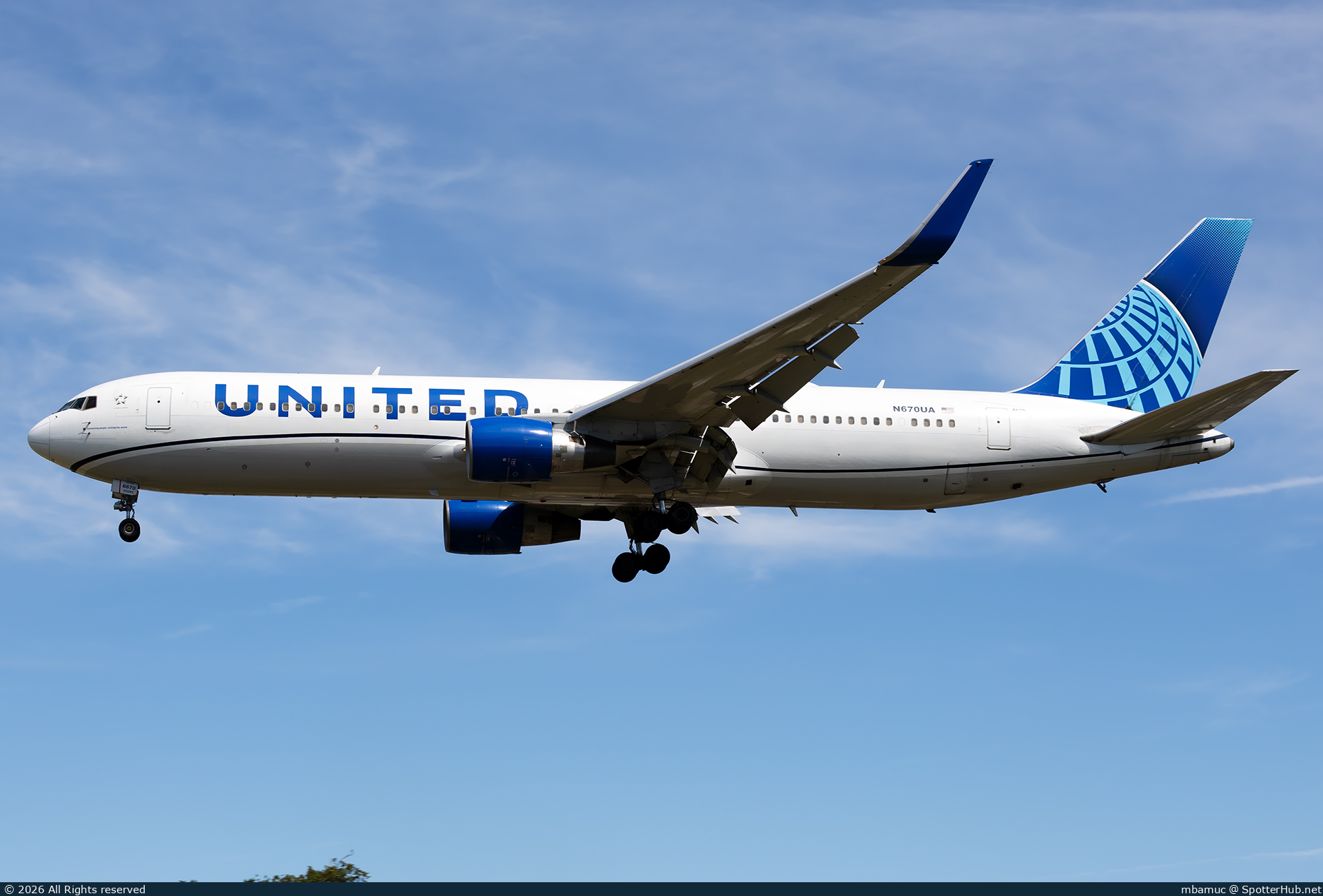 Photo of N670UA - Boeing 767-322(ER) operated by United Airlines