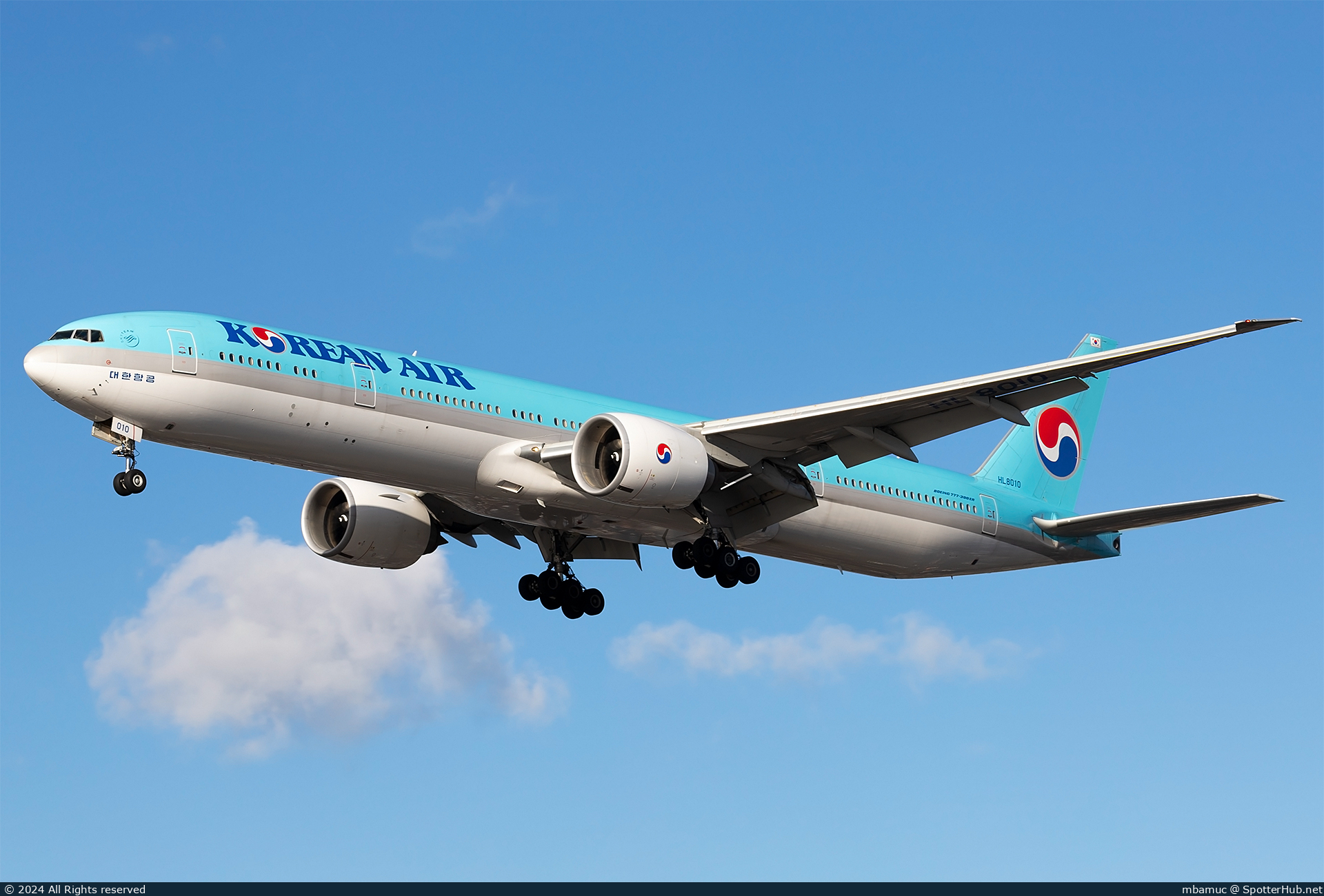 Photo of HL8010 - Boeing 777-3B5(ER) operated by Korean Air