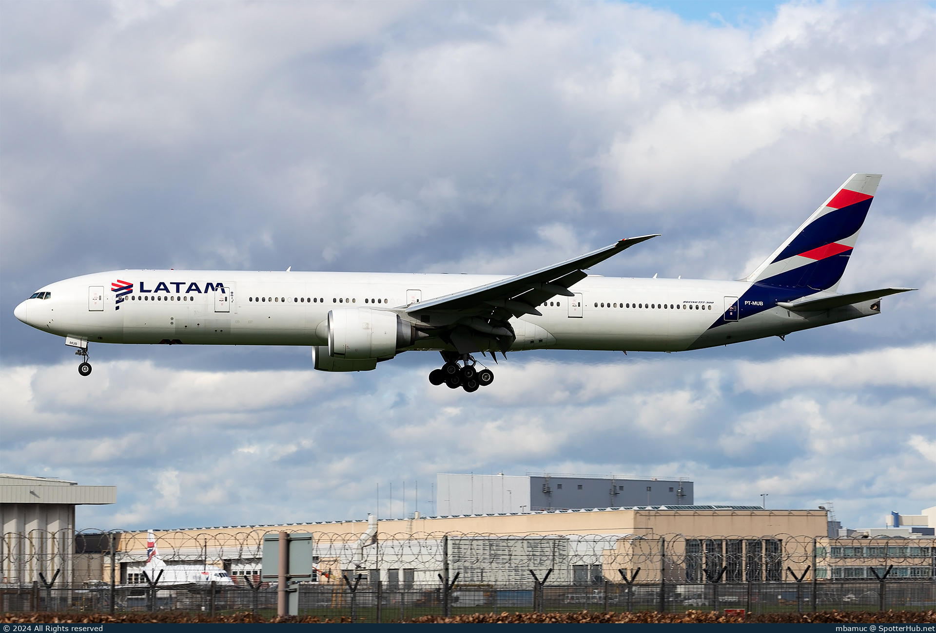 Photo of PT-MUB - Boeing 777-32W(ER) operated by LATAM Airlines Brasil