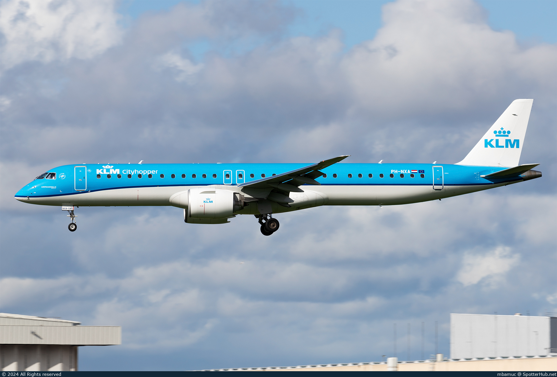 Photo of PH-NXA - Embraer ERJ-195-E2 operated by KLM Cityhopper