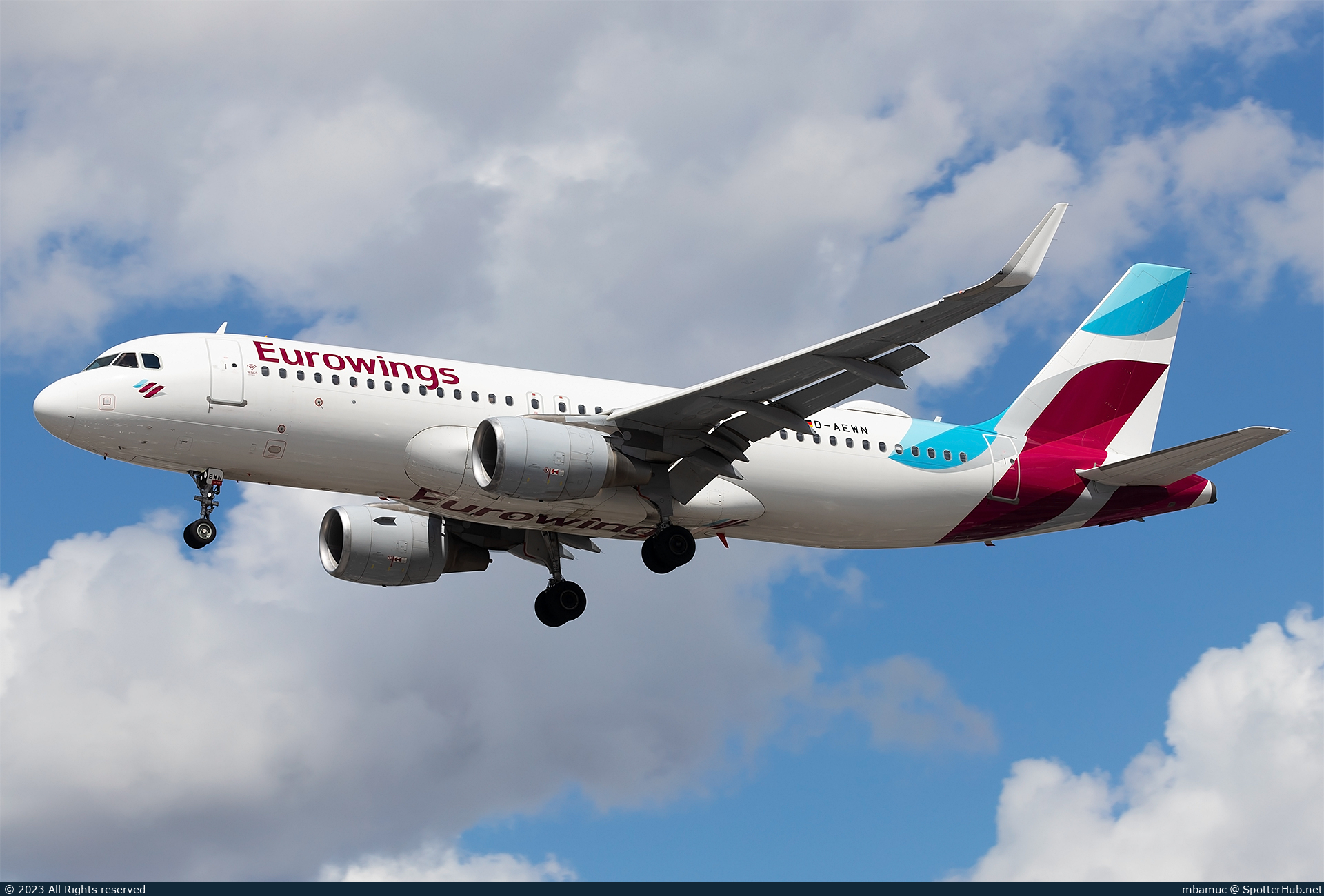 Photo of D-AEWN - Airbus A320-214 operated by Eurowings