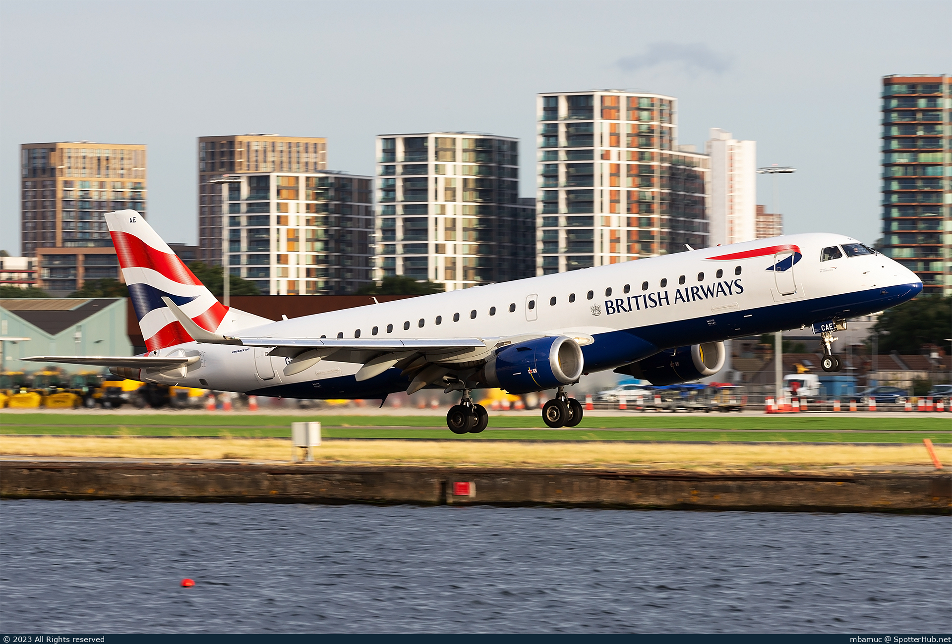 Photo of G-LCAE - Embraer ERJ-190SR operated by BA CityFlyer