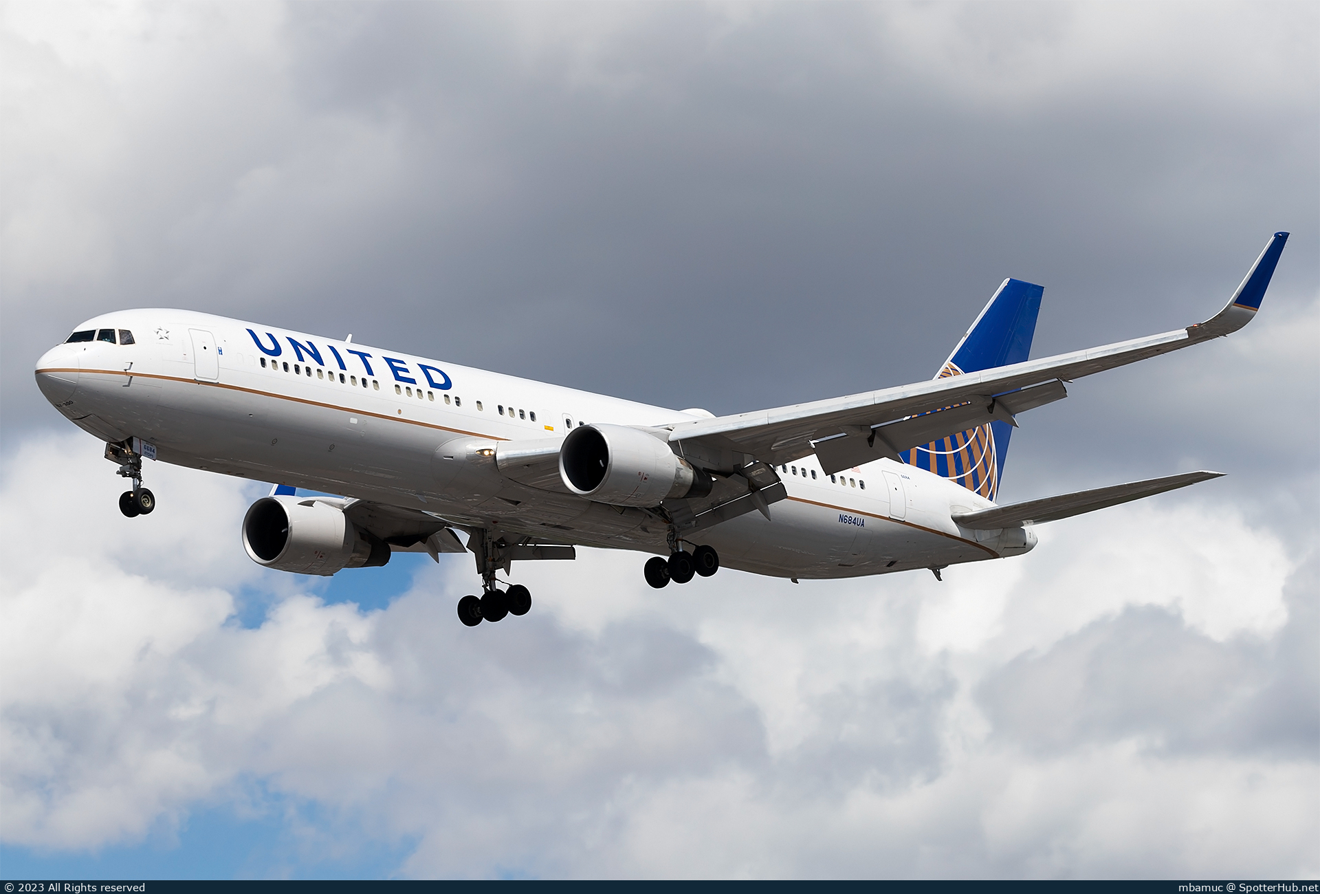 Photo of N684UA - Boeing 767-3CB(ER) operated by United Airlines