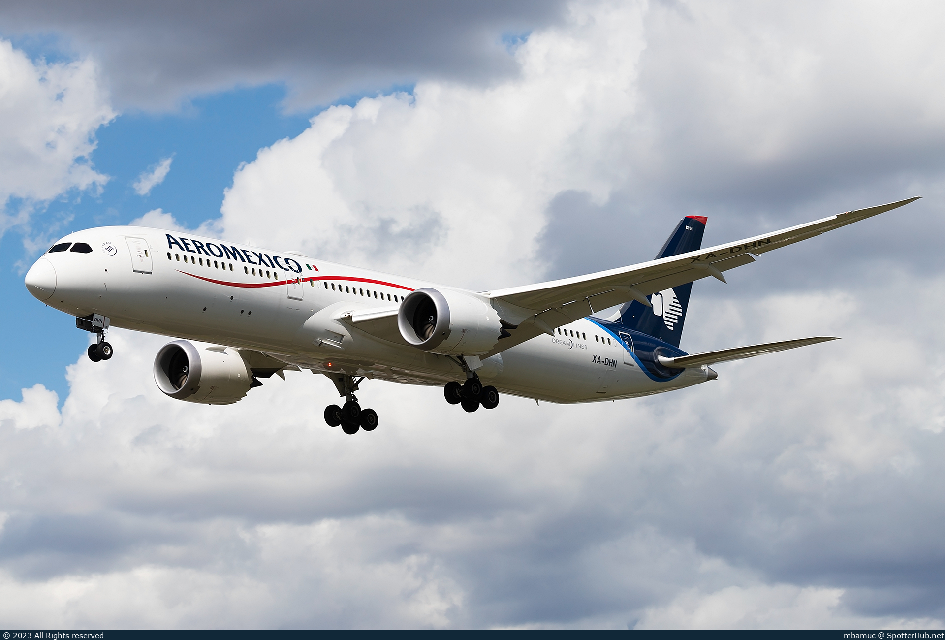Photo of XA-DHN - Boeing 787-9 Dreamliner operated by Aeroméxico
