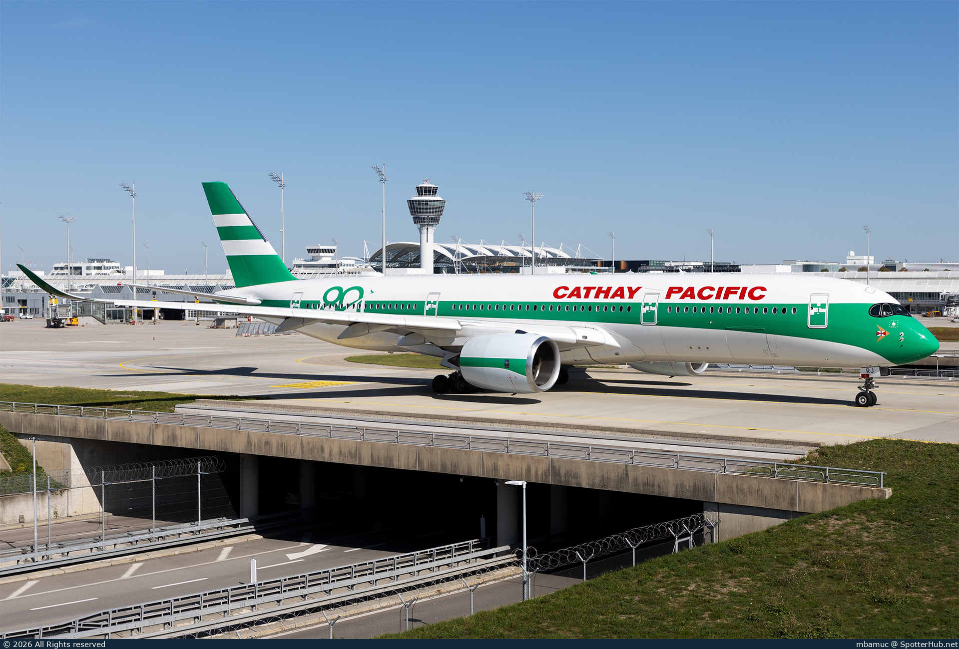 Photo of B-LRJ - Airbus A350-941 operated by Cathay Pacific Airways