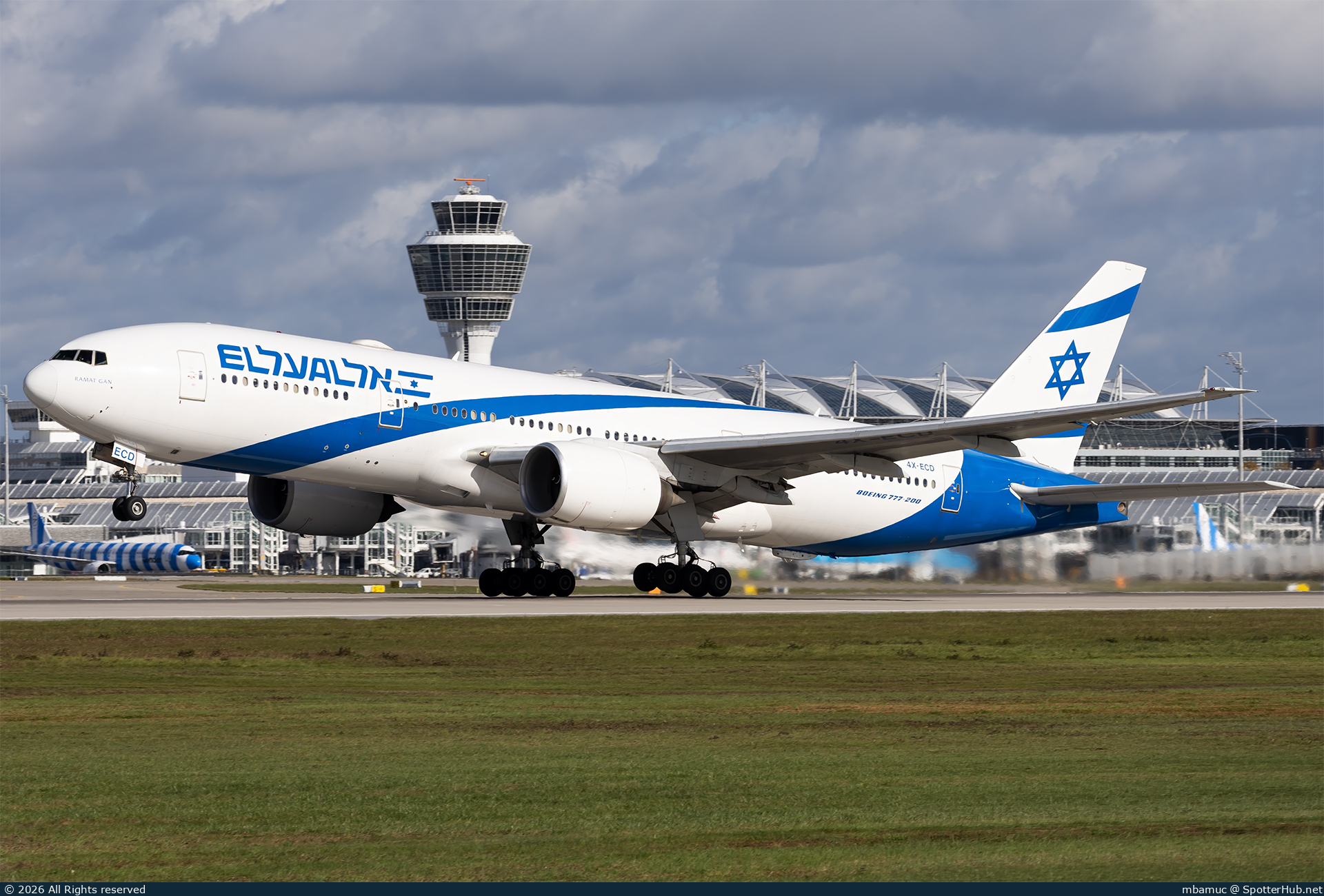 Photo of 4X-ECD - Boeing 777-258(ER) operated by El Al Israel Airlines