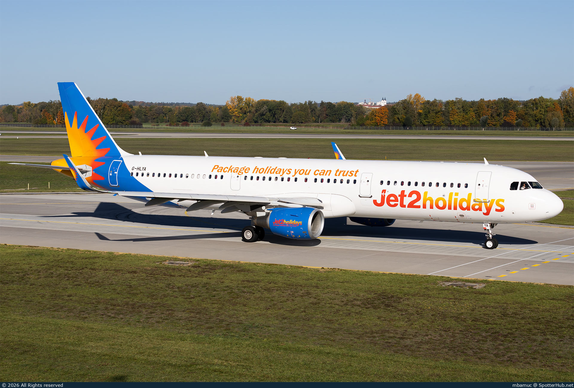 Photo of G-HLYA - Airbus A321-211 operated by Jet2
