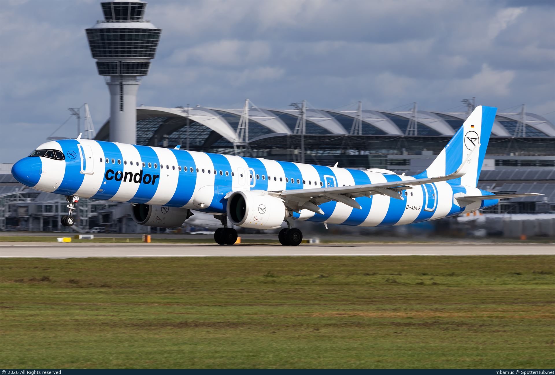 Photo of D-ANLE - Airbus A321-271NX operated by Condor