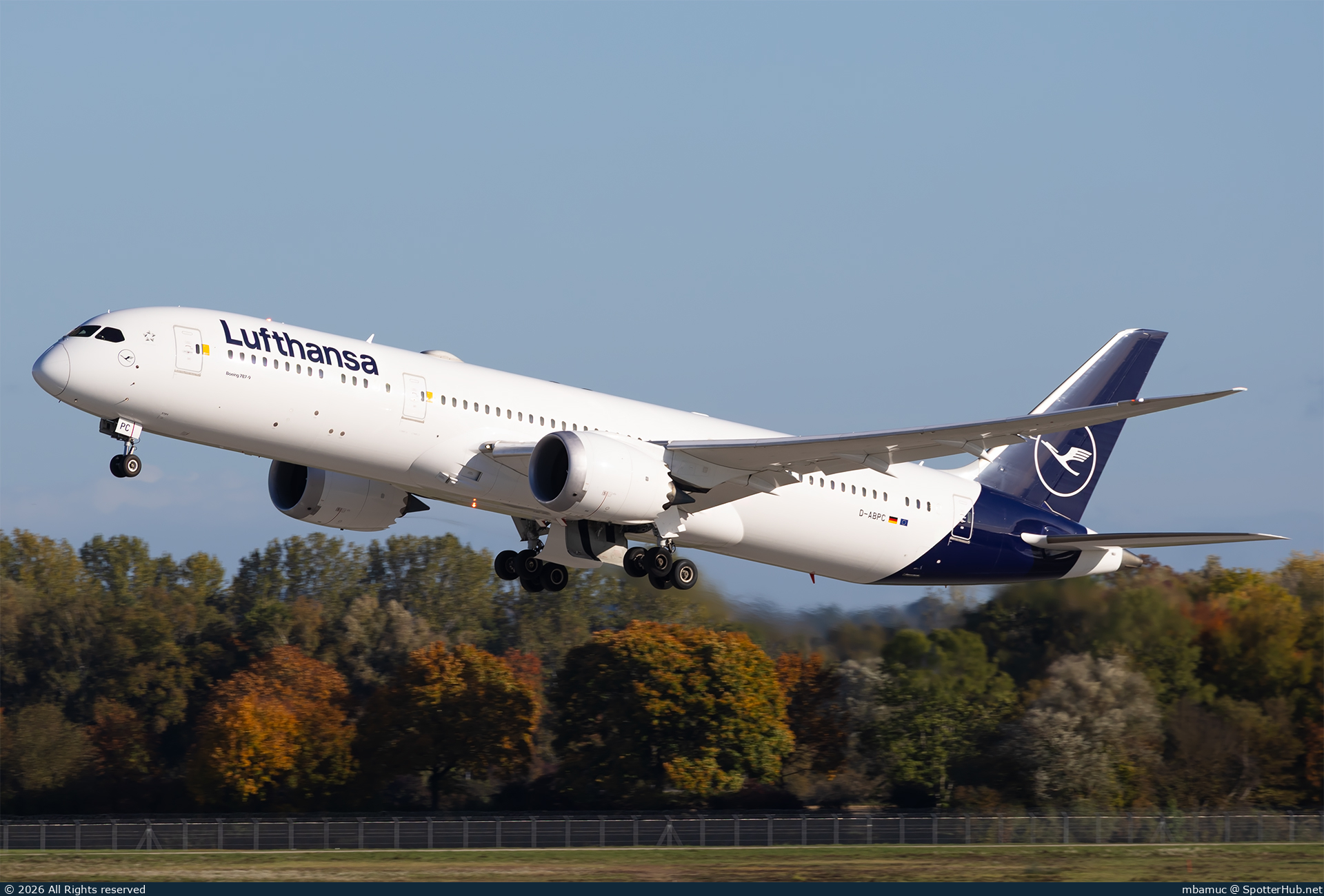 Photo of D-ABPC - Boeing 787-9 Dreamliner operated by Lufthansa