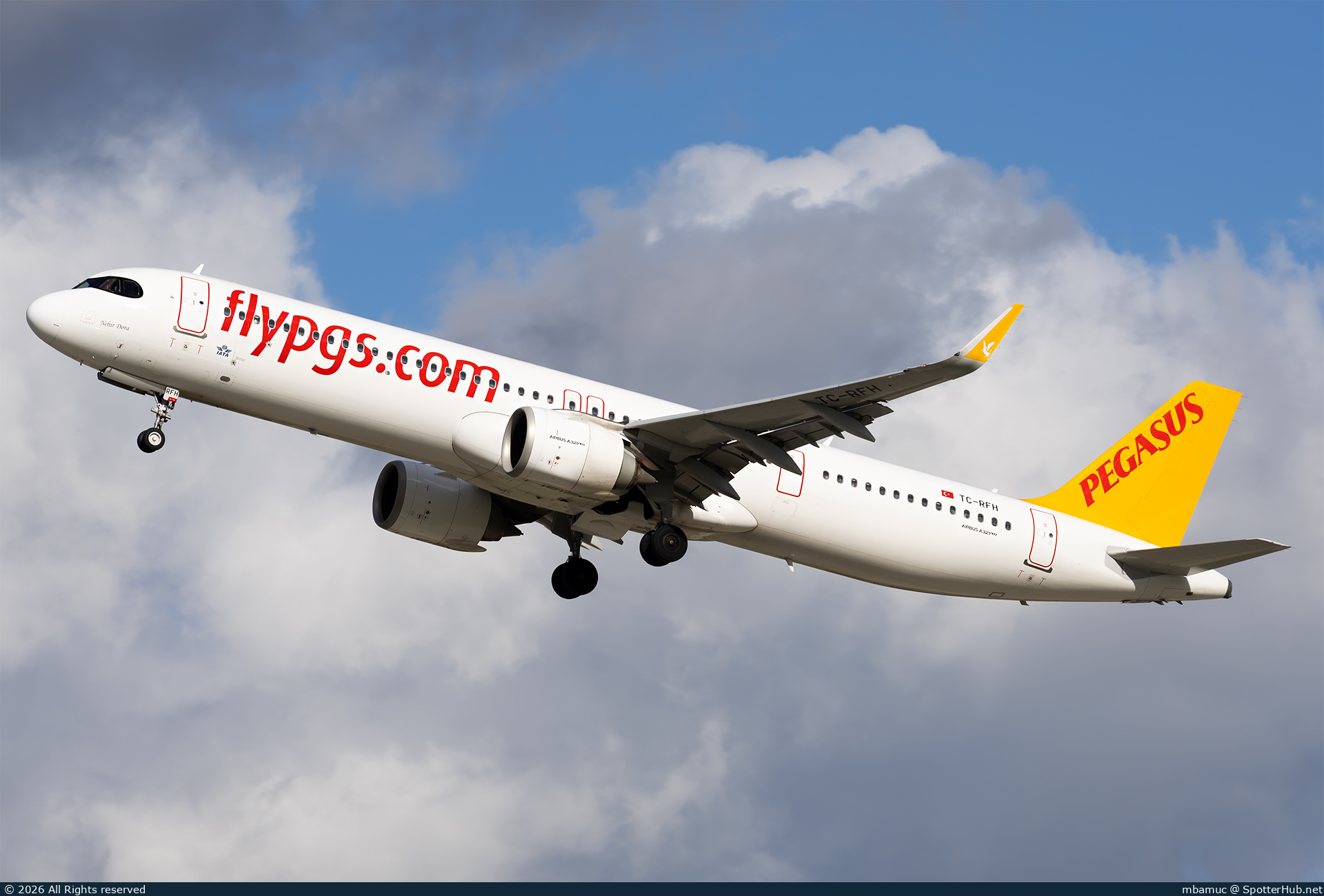 Photo of TC-RFH - Airbus A321-251NX operated by Pegasus Airlines