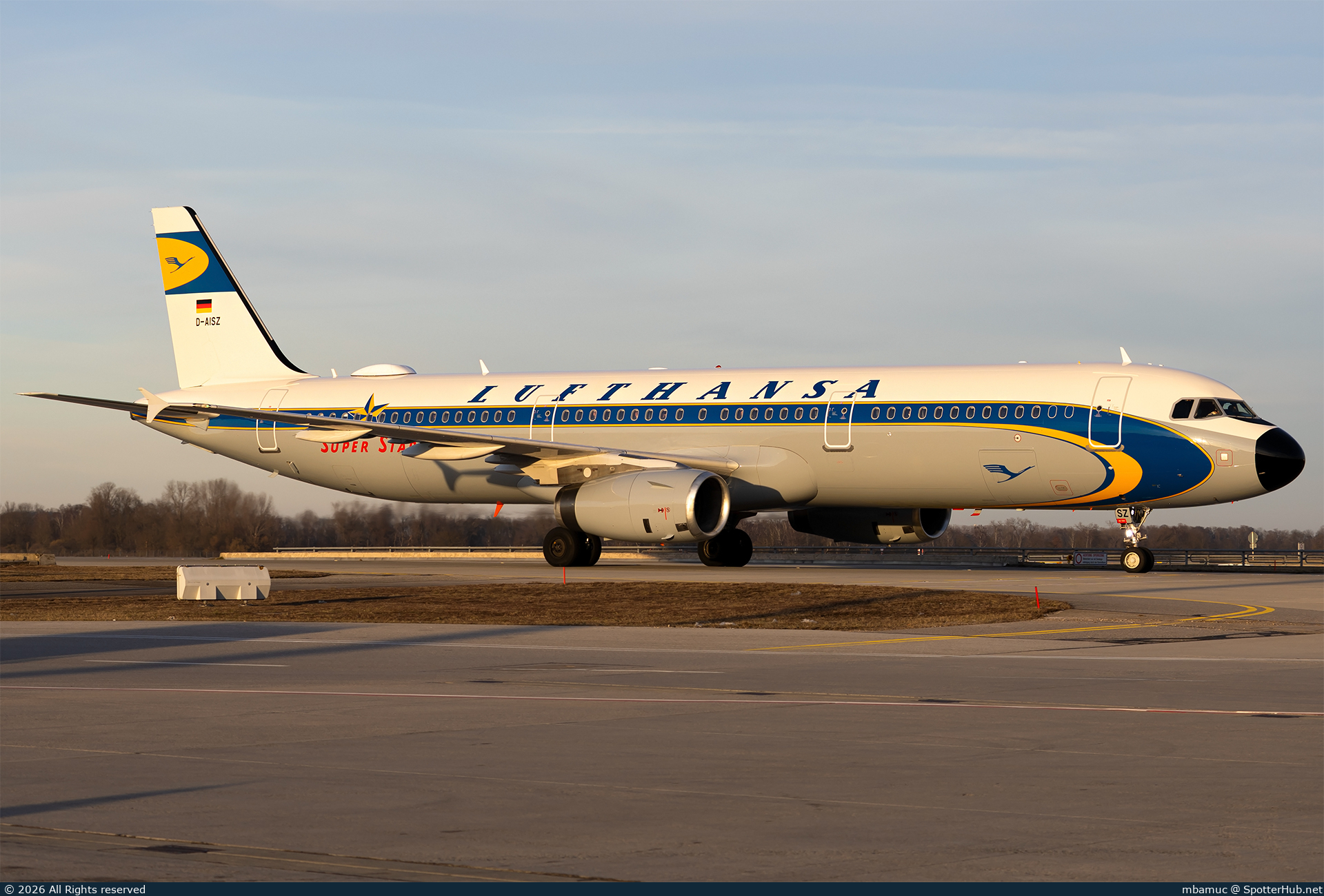 Photo of D-AISZ - Airbus A321-231 operated by Lufthansa