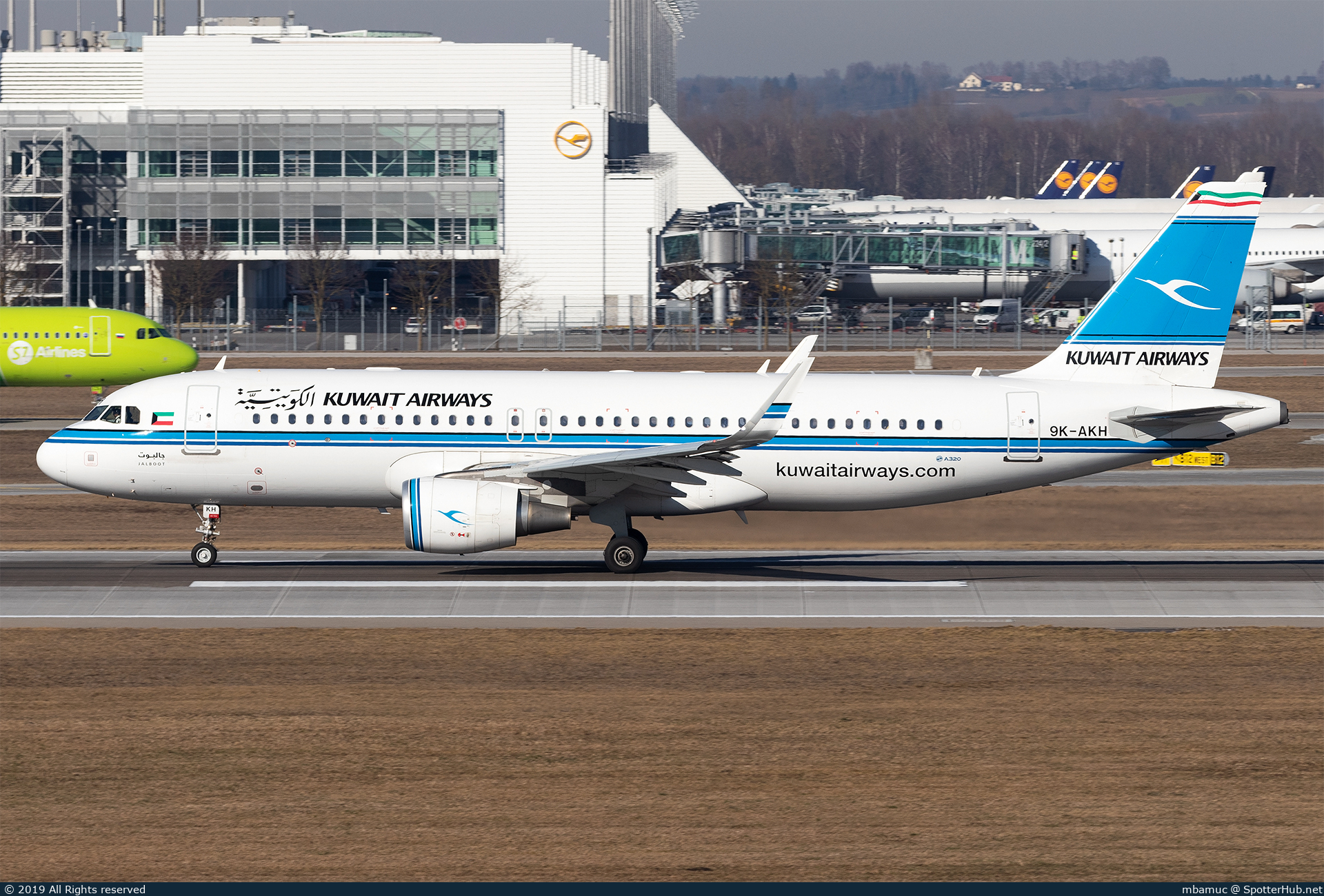 Photo of 9K-AKH - Airbus A320-214 operated by Kuwait Airways