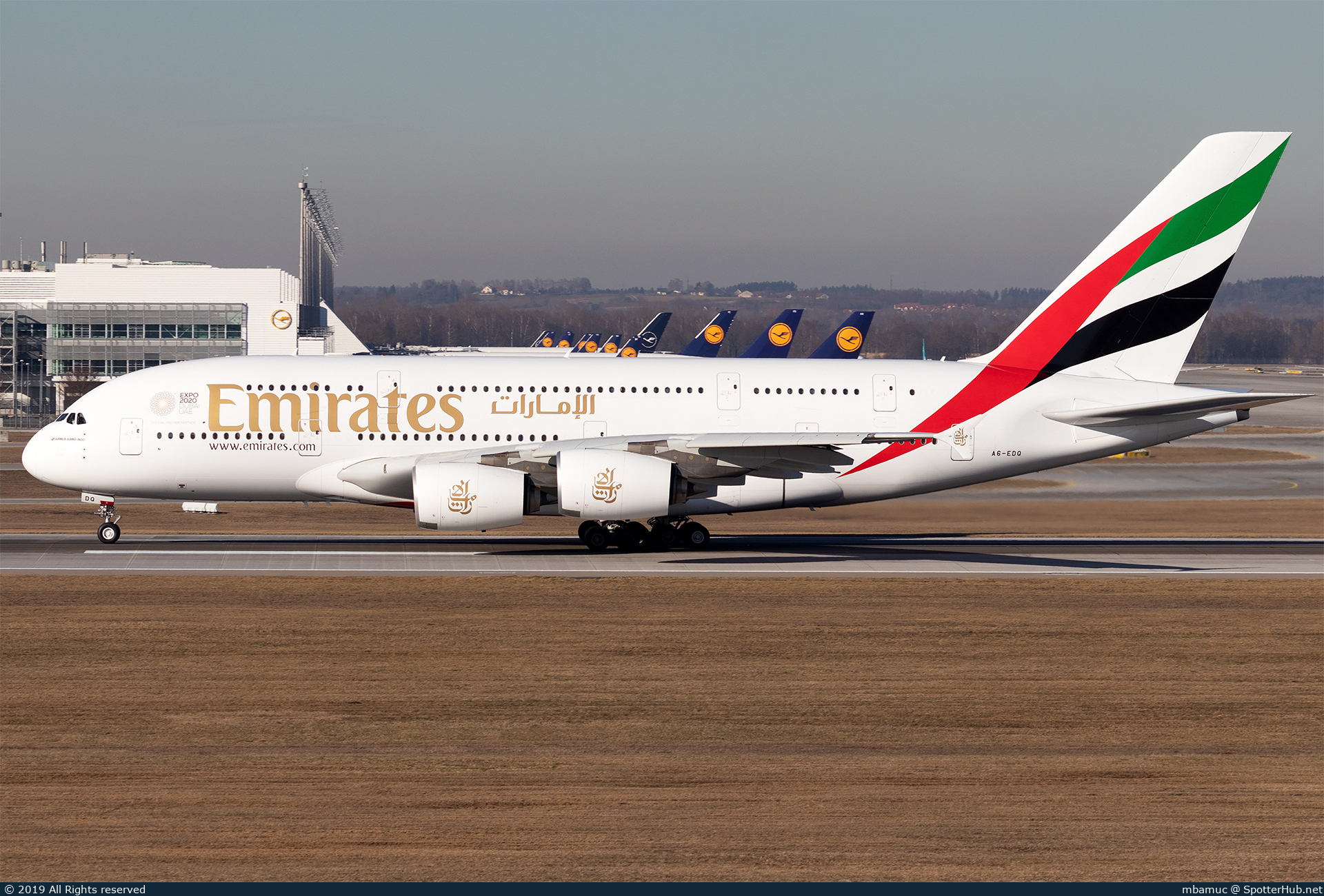 Photo of A6-EDQ - Airbus A380-861 operated by Emirates