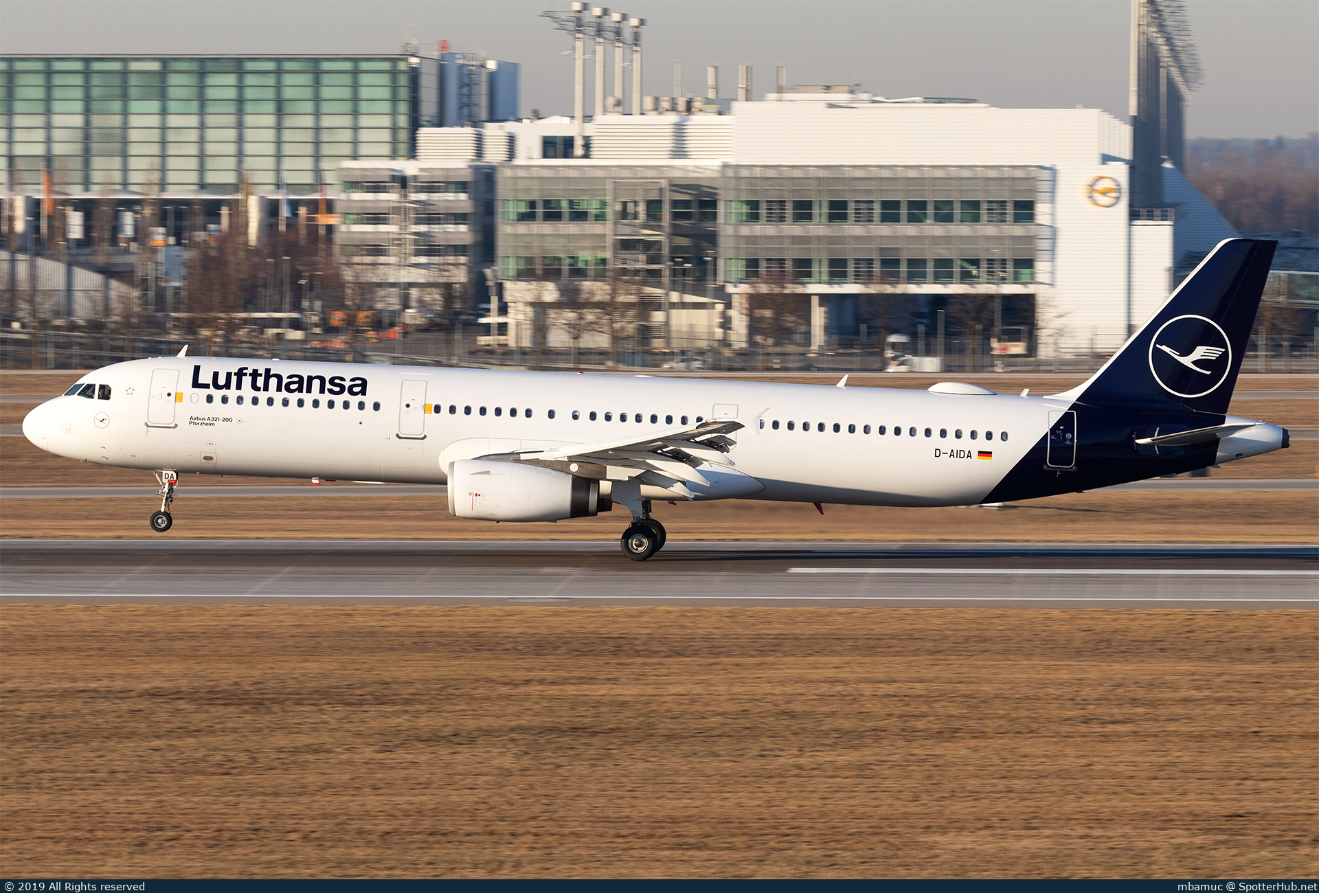 Photo of D-AIDA - Airbus A321-231 operated by Lufthansa