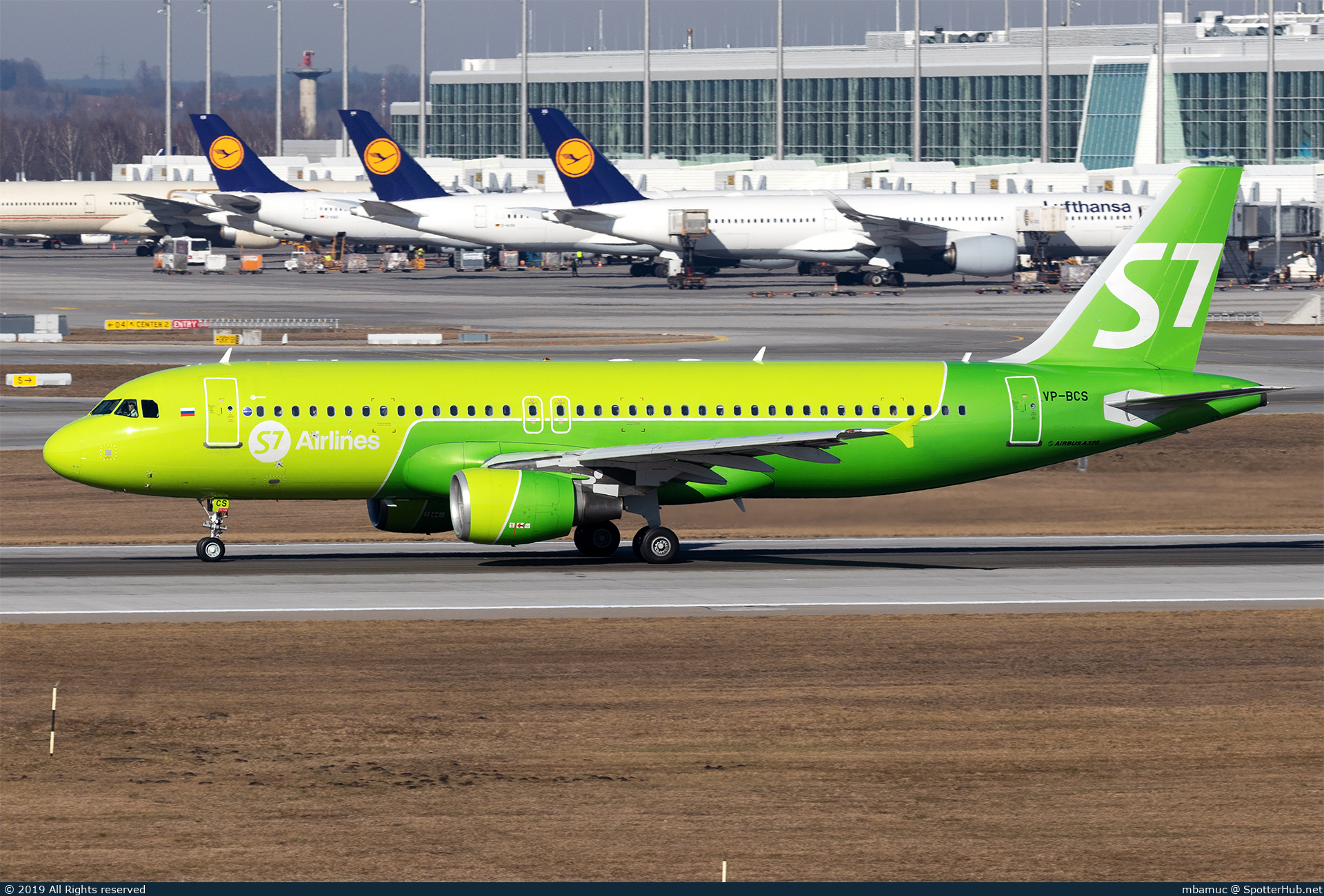 Photo of VP-BCS - Airbus A320-214 operated by S7 Airlines