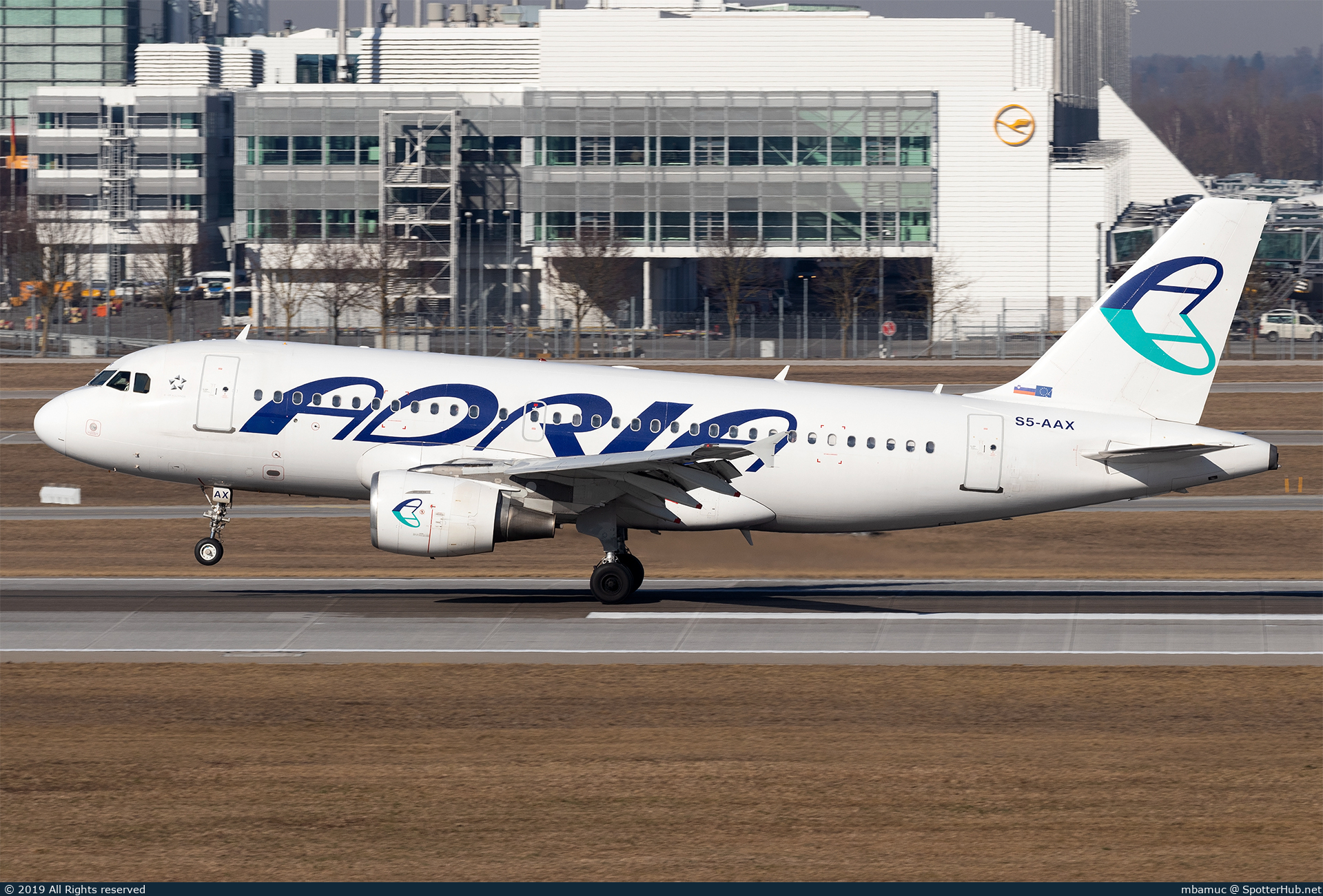 Photo of S5-AAX - Airbus A319-111 operated by Adria Airways