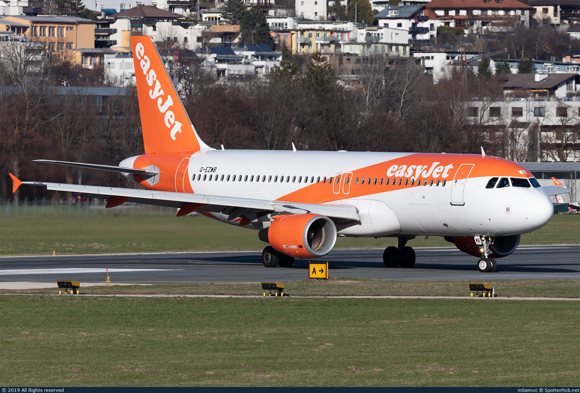 Photo of G-EZWB - Airbus A320-214 operated by easyJet