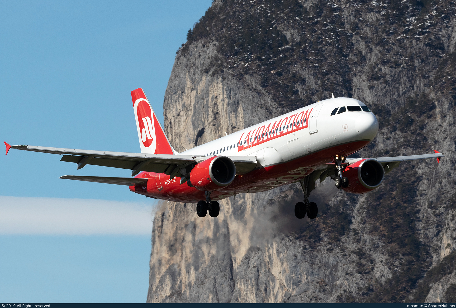 Photo of OE-LOD - Airbus A320-214 operated by Laudamotion