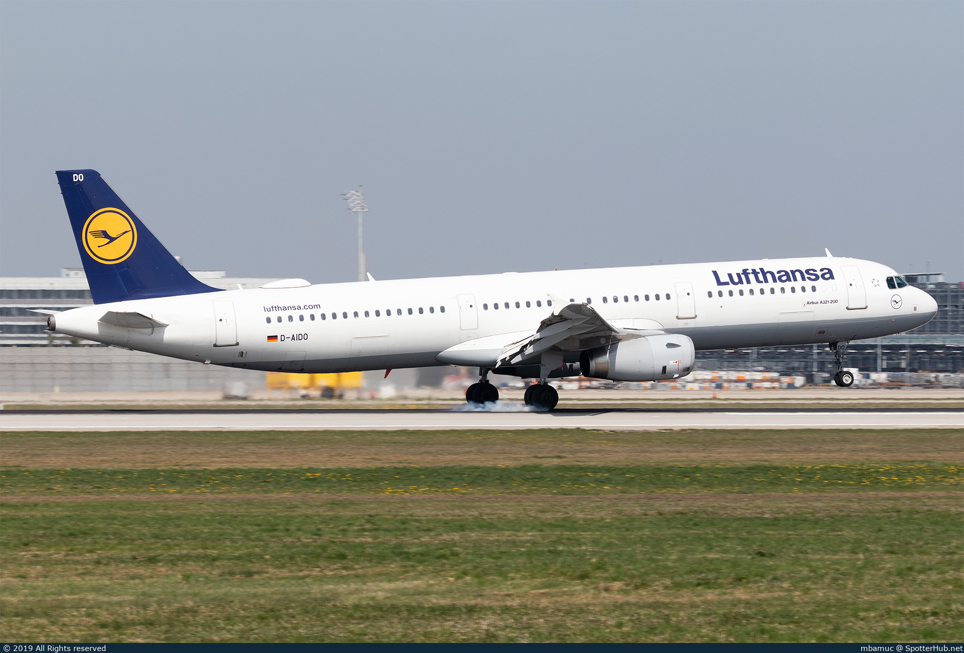 Photo of D-AIDO - Airbus A321-231 operated by Lufthansa