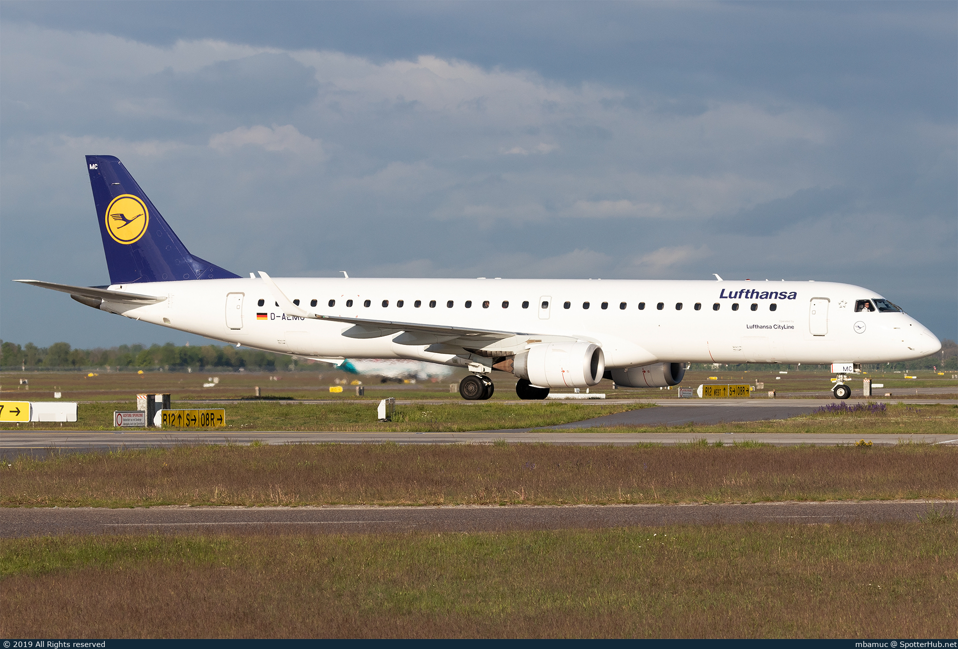 Photo of D-AEMC - Embraer ERJ-195LR operated by Lufthansa CityLine