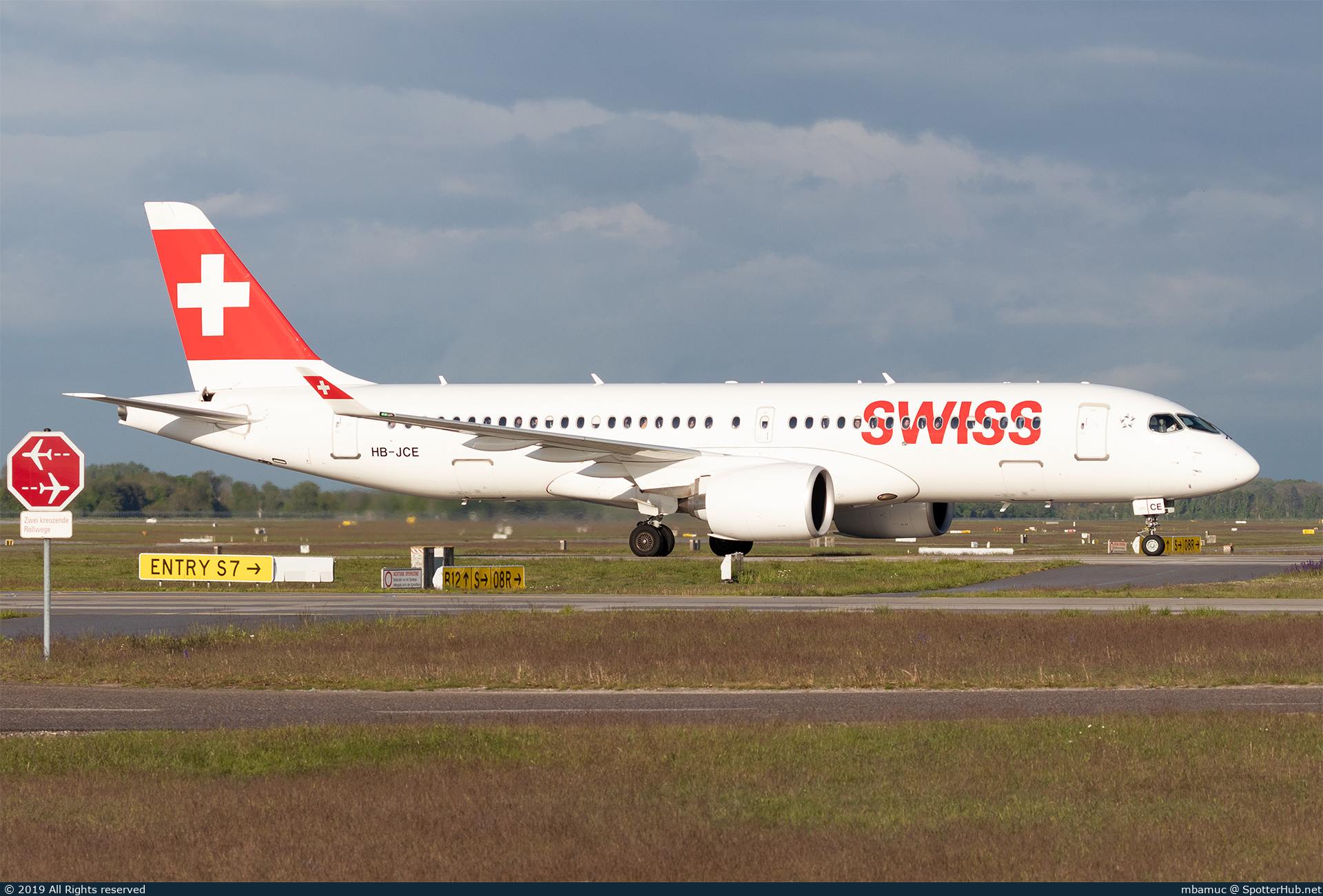 Photo of HB-JCE - Airbus A220-300 operated by Swiss International Air Lines