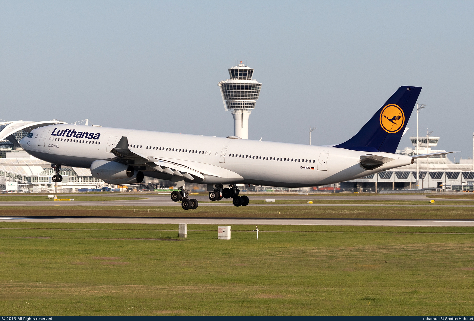 Photo of D-AIGS - Airbus A340-313 operated by Lufthansa