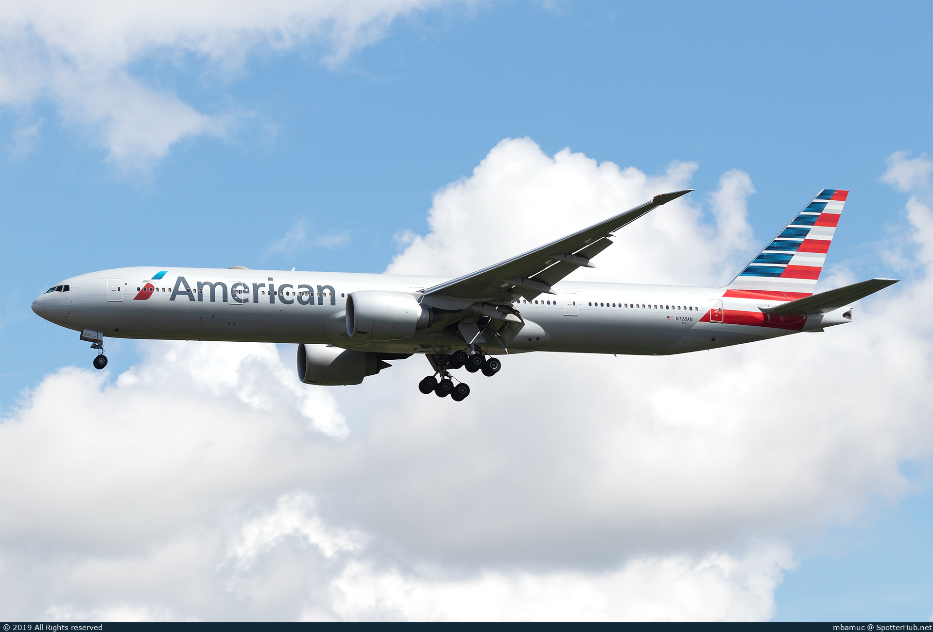 Photo of N728AN - Boeing 777-323(ER) operated by American Airlines